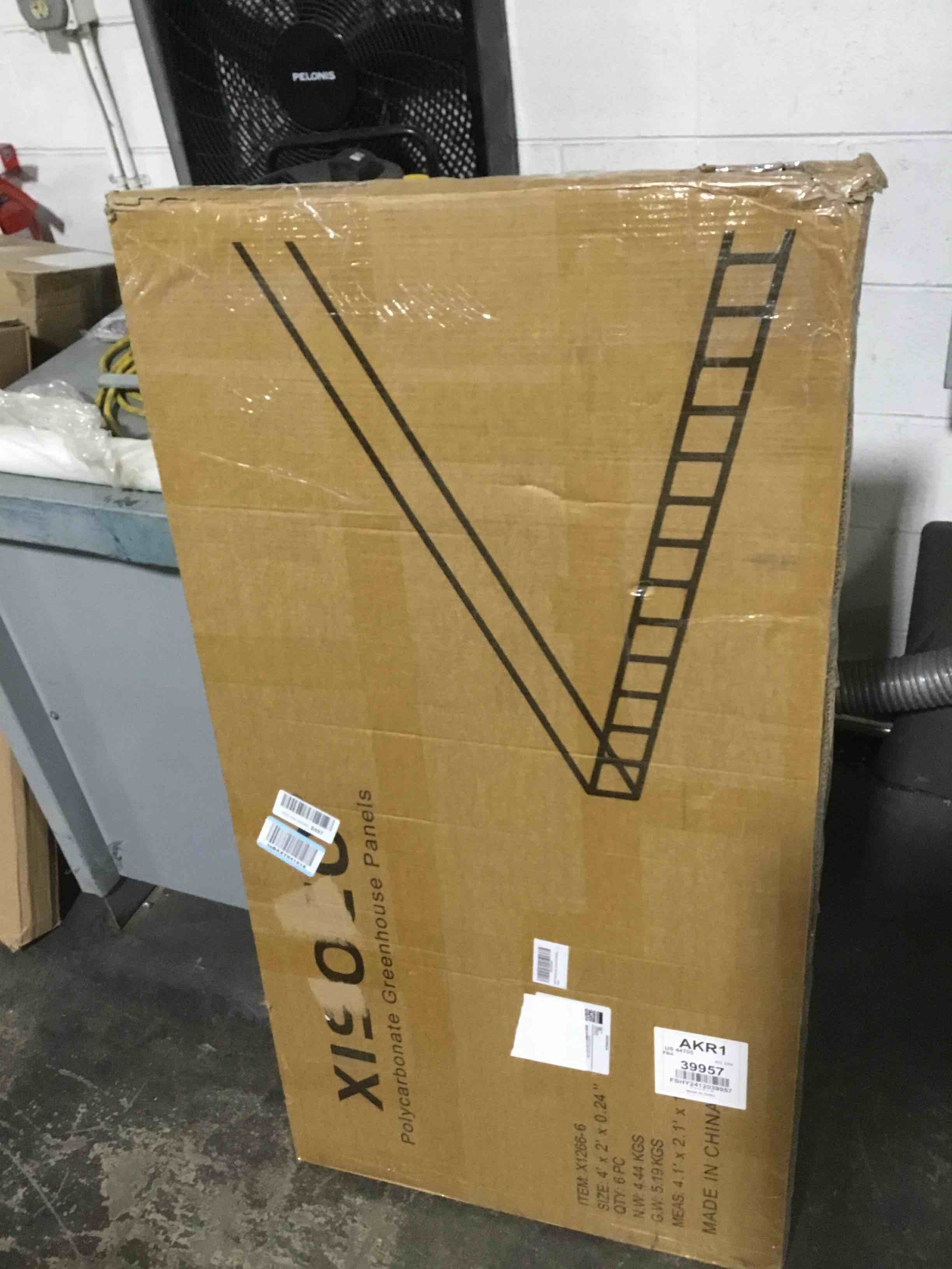https://s3.amazonaws.com/lotting-images-prod/bidfta/PNK1361105_1746464601343.jpeg