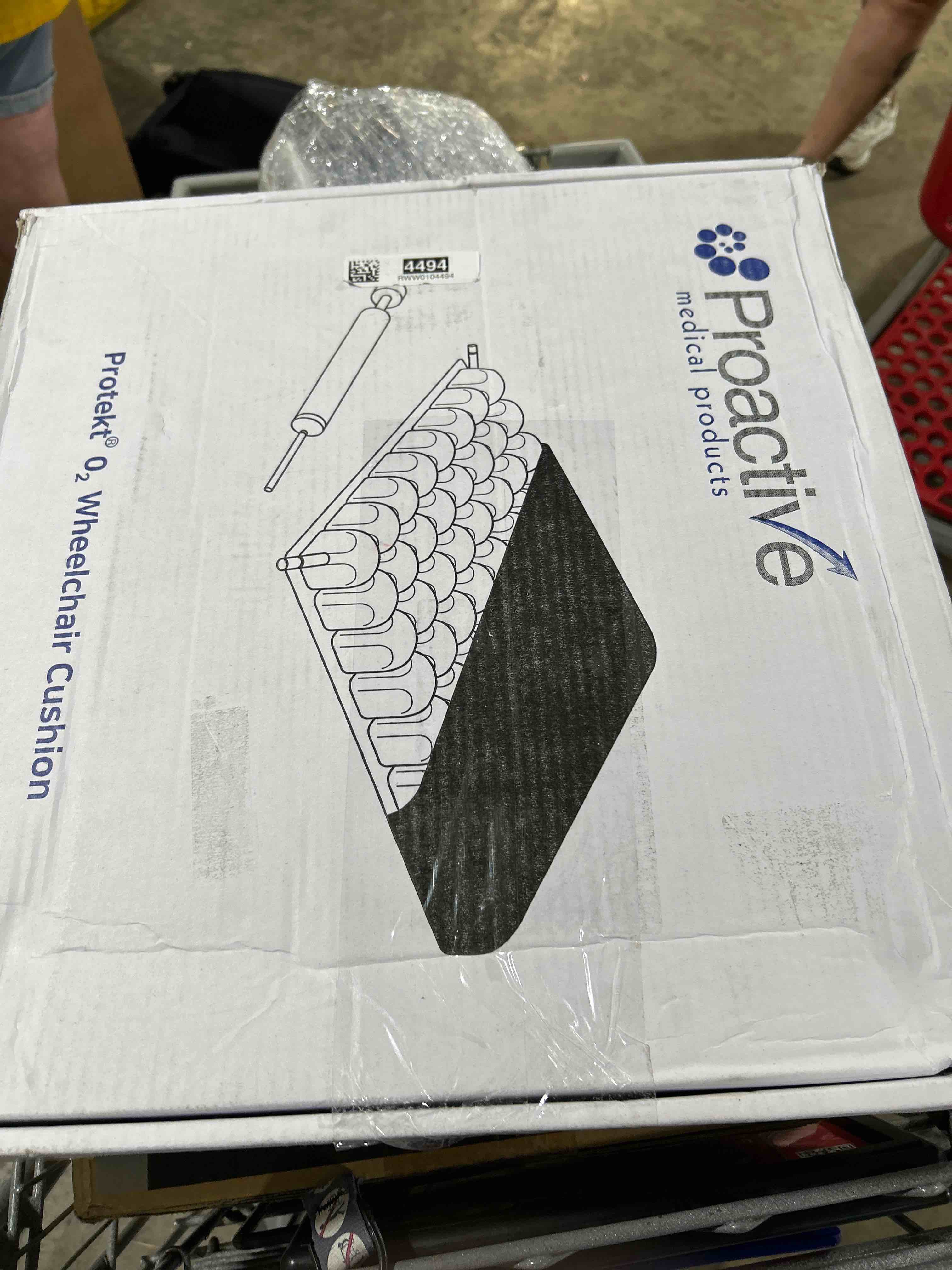 https://s3.amazonaws.com/lotting-images-prod/bidfta/PNK1361322_1749842364788.jpeg