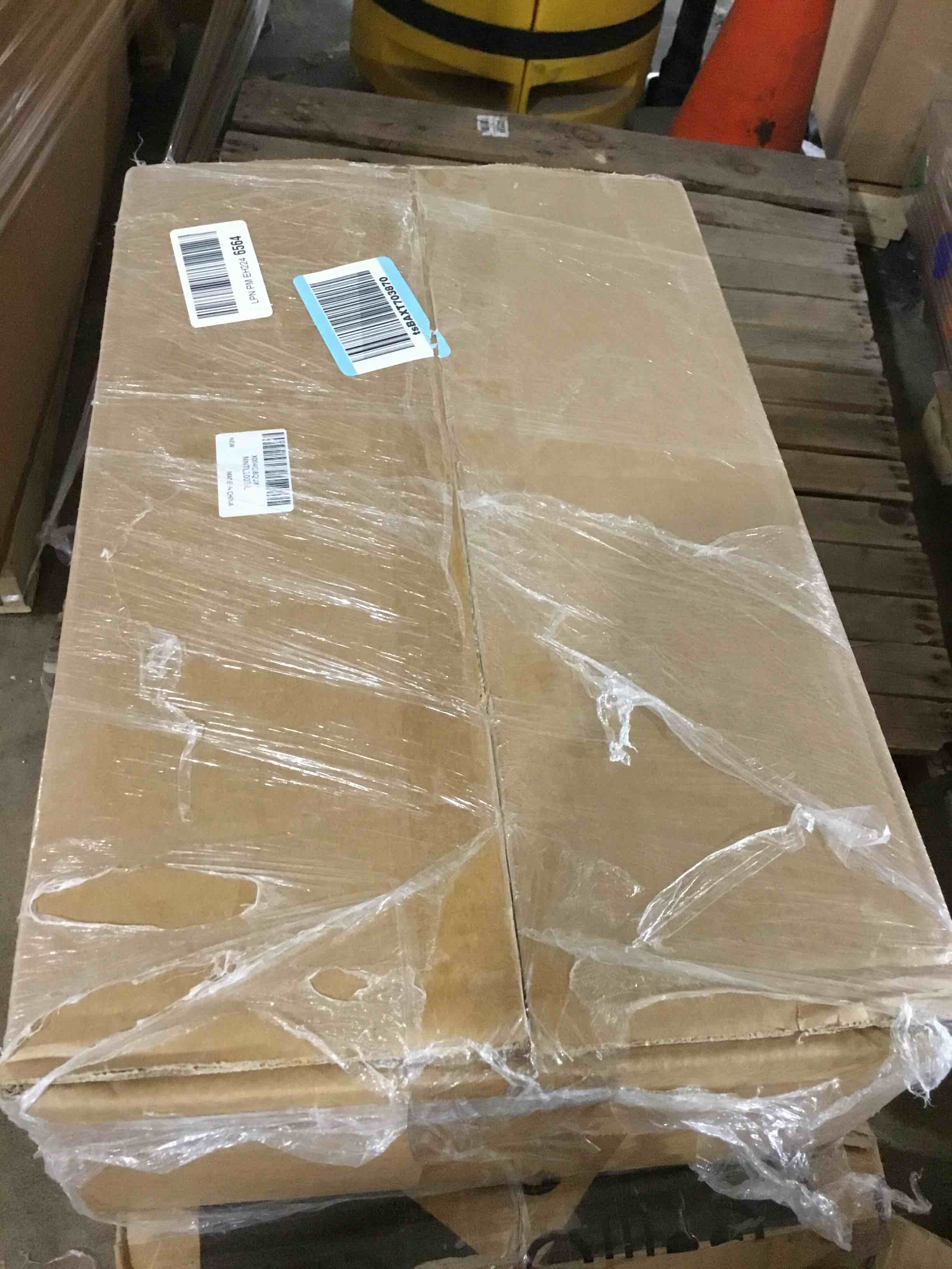 https://s3.amazonaws.com/lotting-images-prod/bidfta/PNK1361644_1754342788223.jpeg