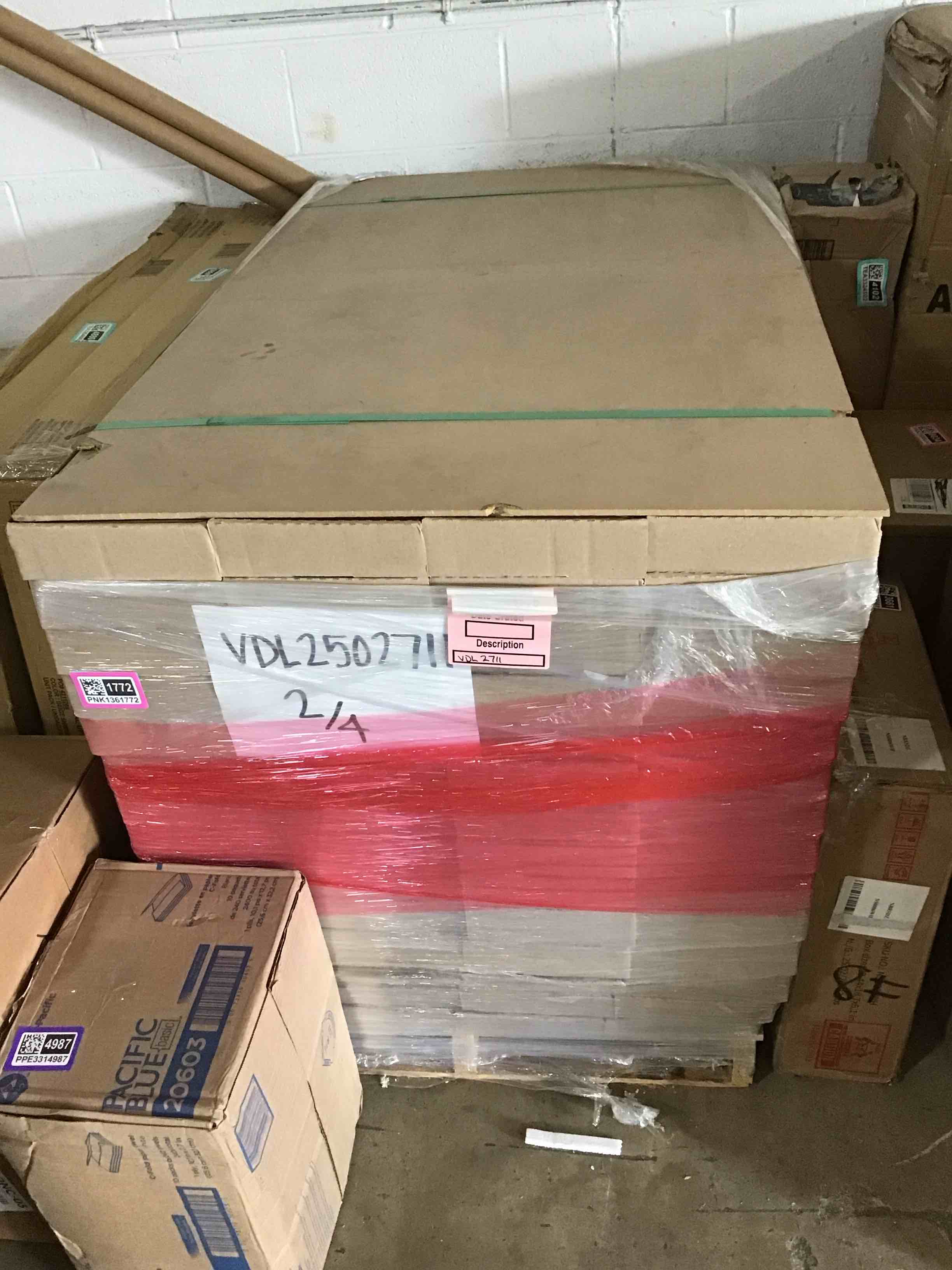 https://s3.amazonaws.com/lotting-images-prod/bidfta/PNK1361772_1755631769301.jpeg