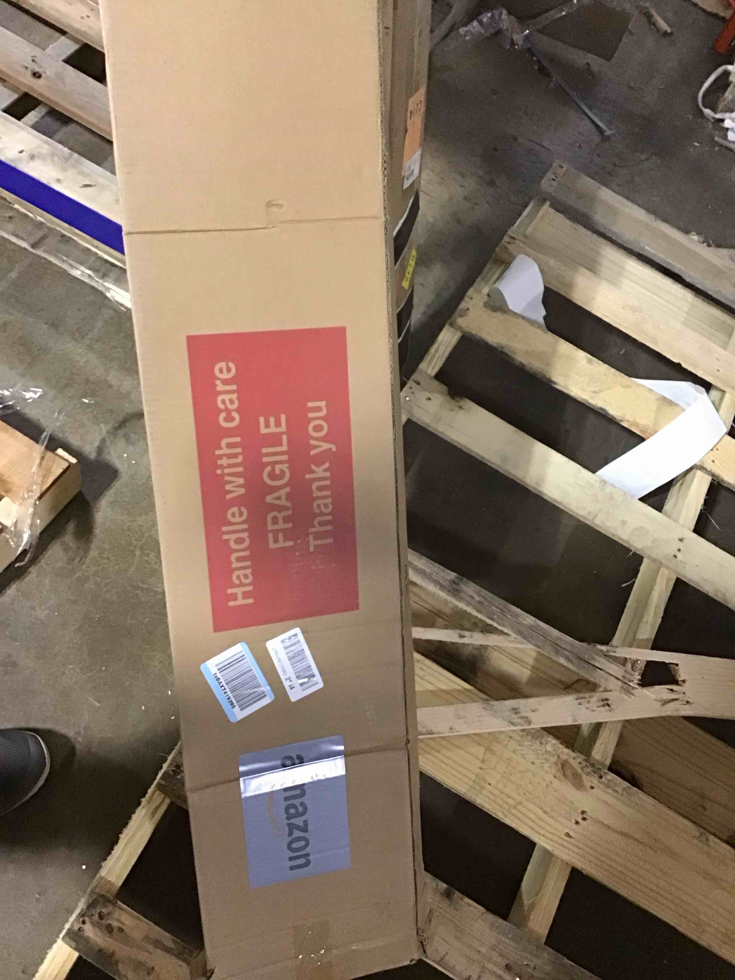 https://s3.amazonaws.com/lotting-images-prod/bidfta/PNK1361840_1756245267465.jpeg