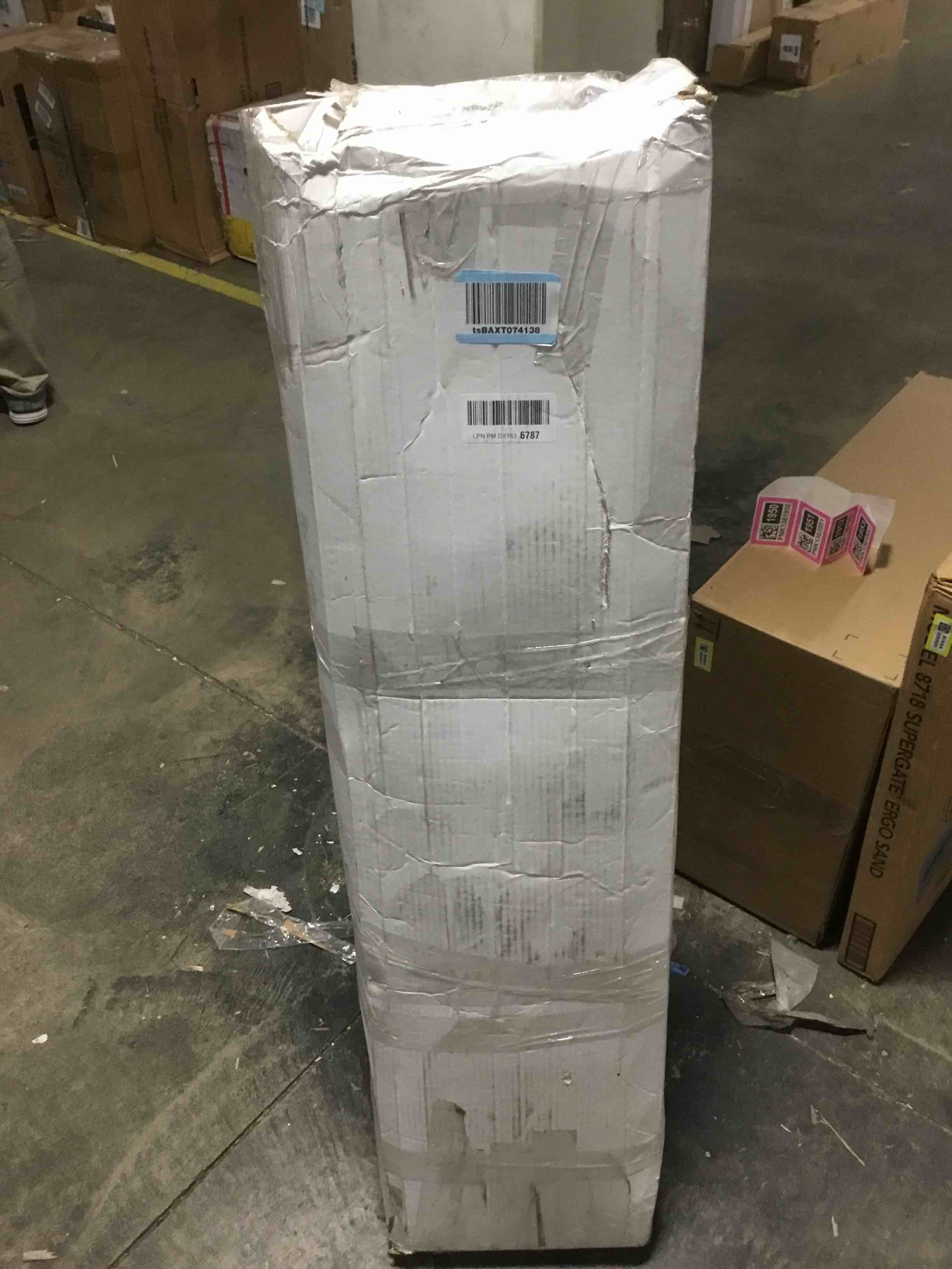 https://s3.amazonaws.com/lotting-images-prod/bidfta/PNK1361950_1758142411004.jpeg