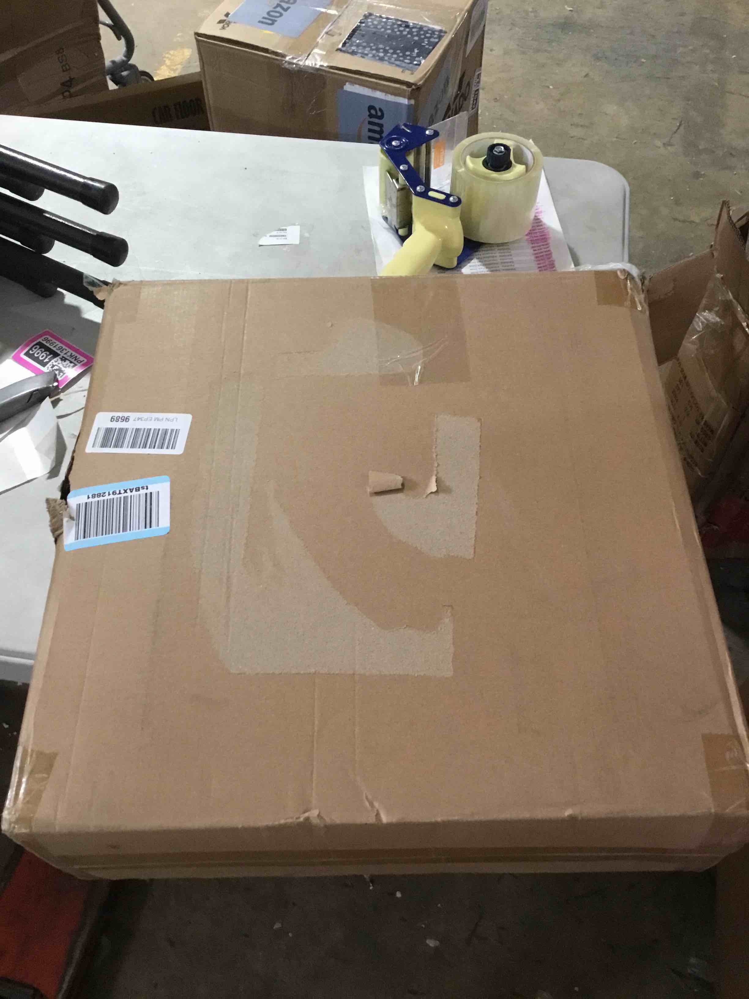 https://s3.amazonaws.com/lotting-images-prod/bidfta/PNK1361996_1758661992551.jpeg