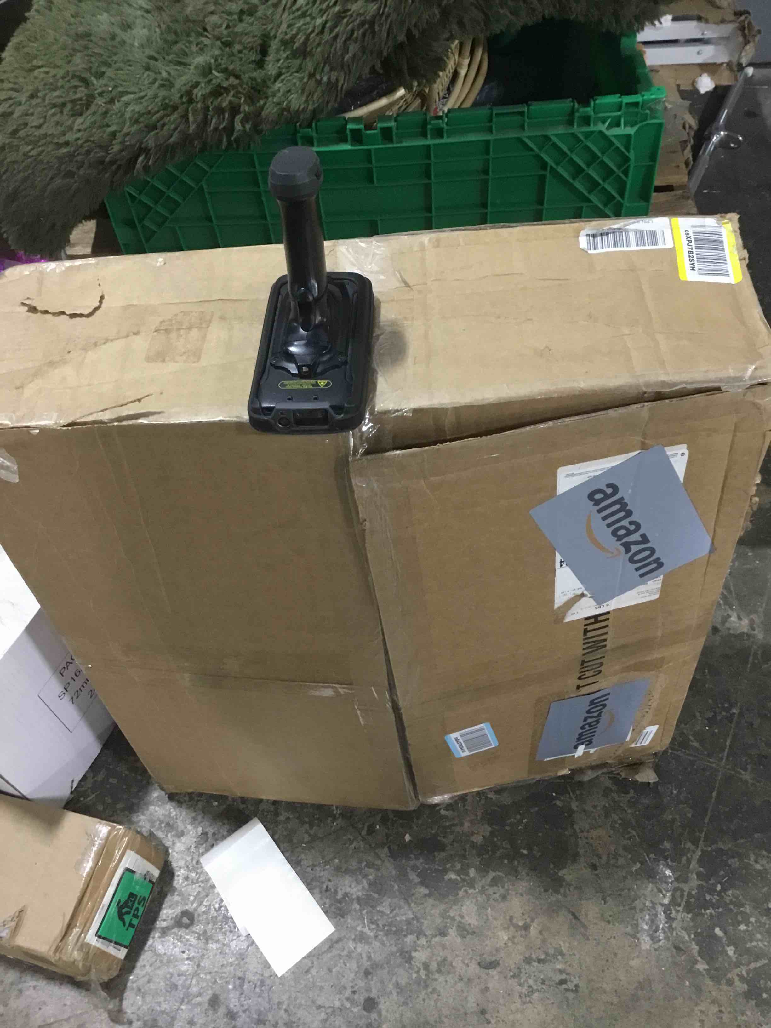 https://s3.amazonaws.com/lotting-images-prod/bidfta/PNK1362016_1758836958034.jpeg