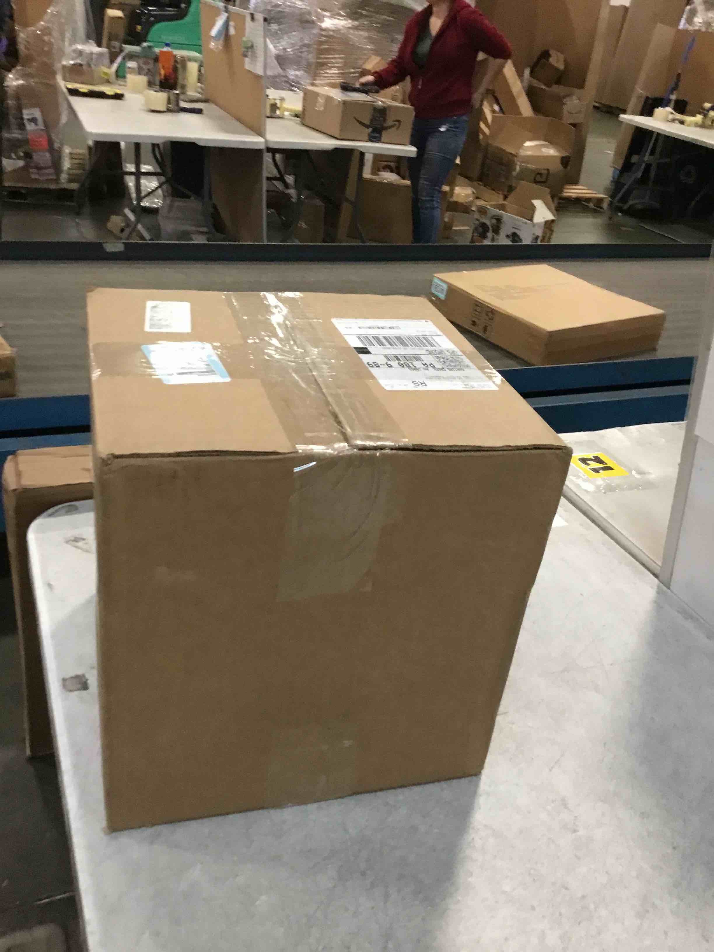 https://s3.amazonaws.com/lotting-images-prod/bidfta/PNK1366441_1732027340847.jpeg