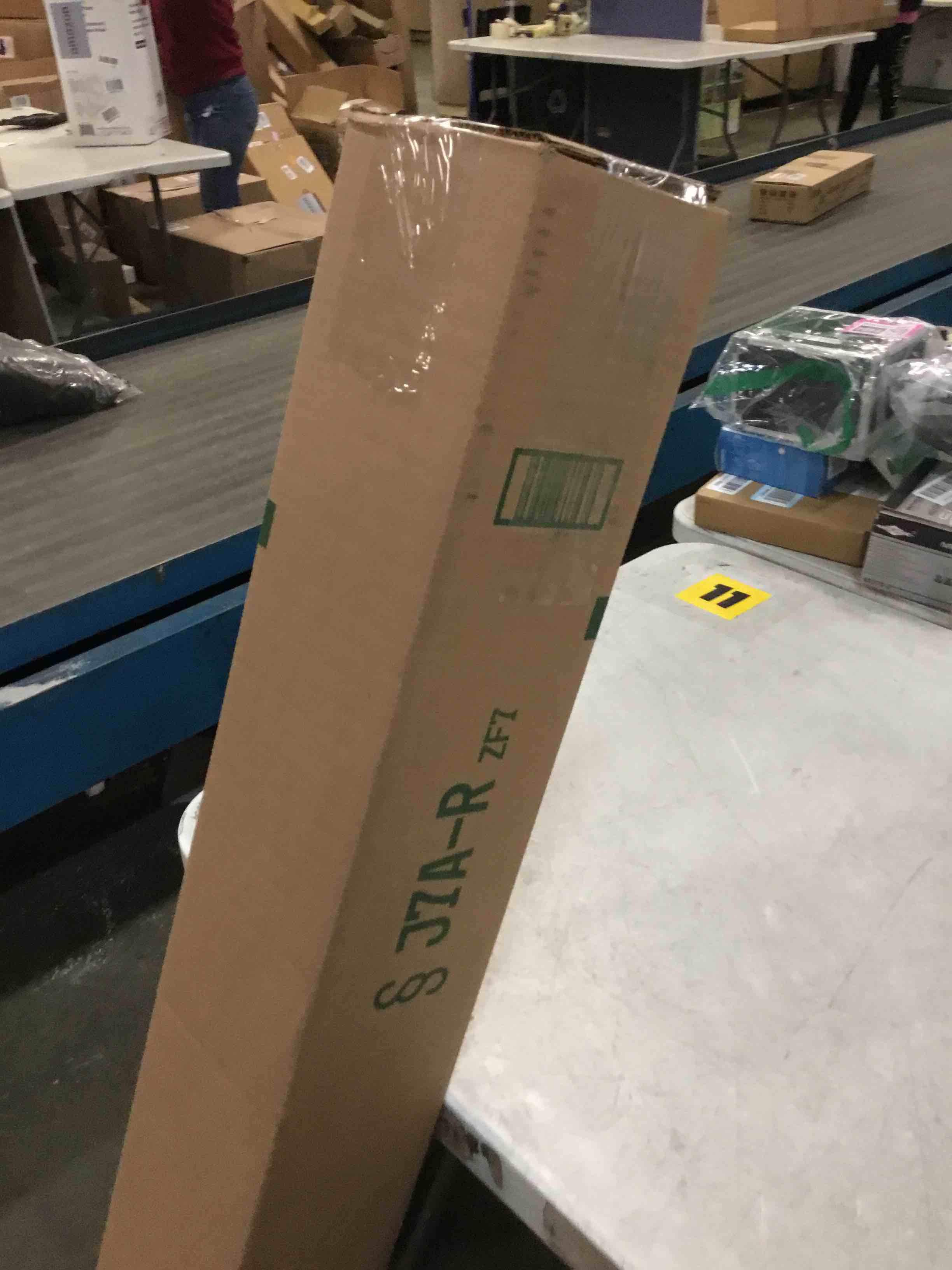 https://s3.amazonaws.com/lotting-images-prod/bidfta/PNK1366489_1732035779056.jpeg