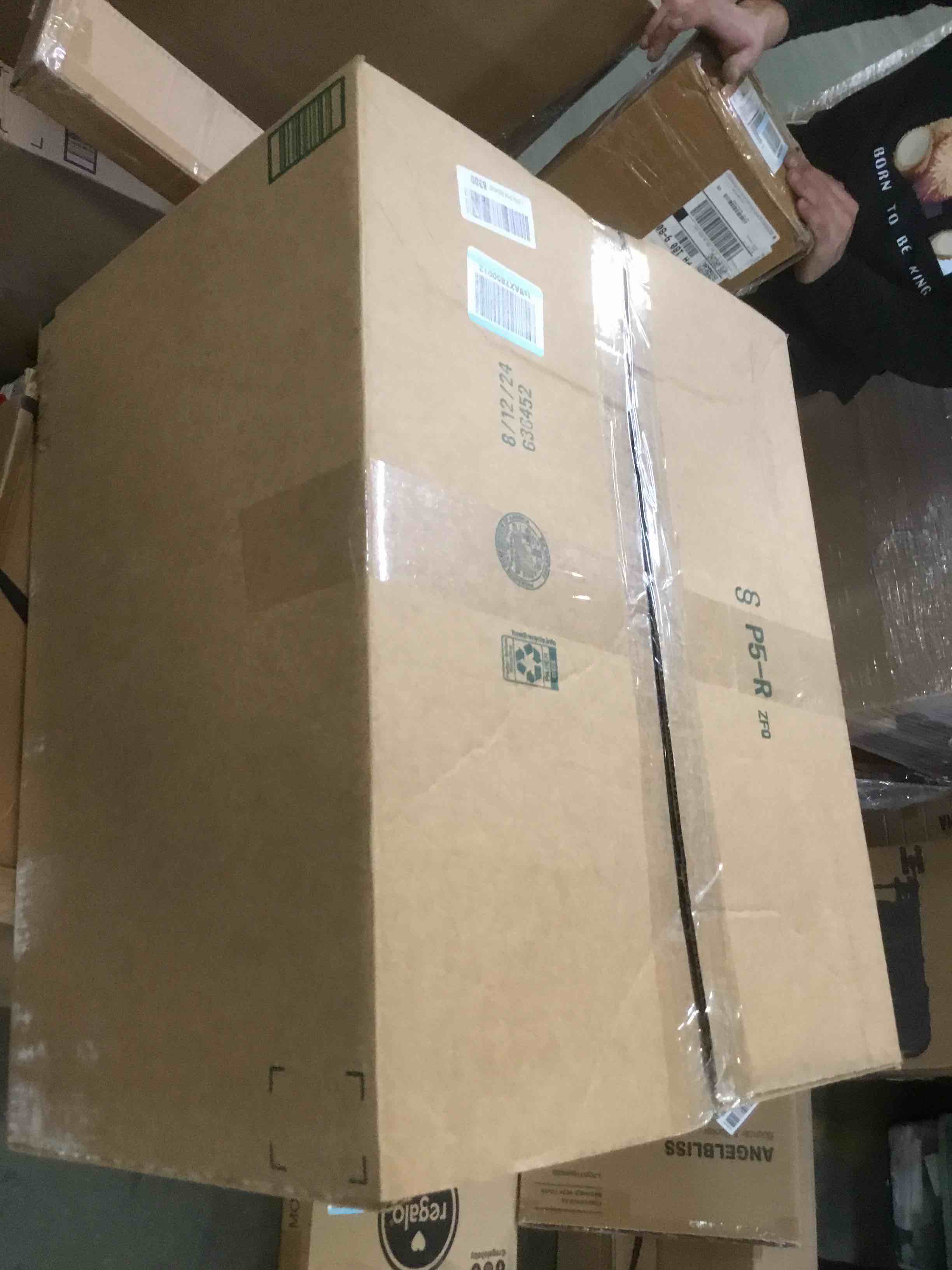 https://s3.amazonaws.com/lotting-images-prod/bidfta/PNK1367185_1732646738679.jpeg