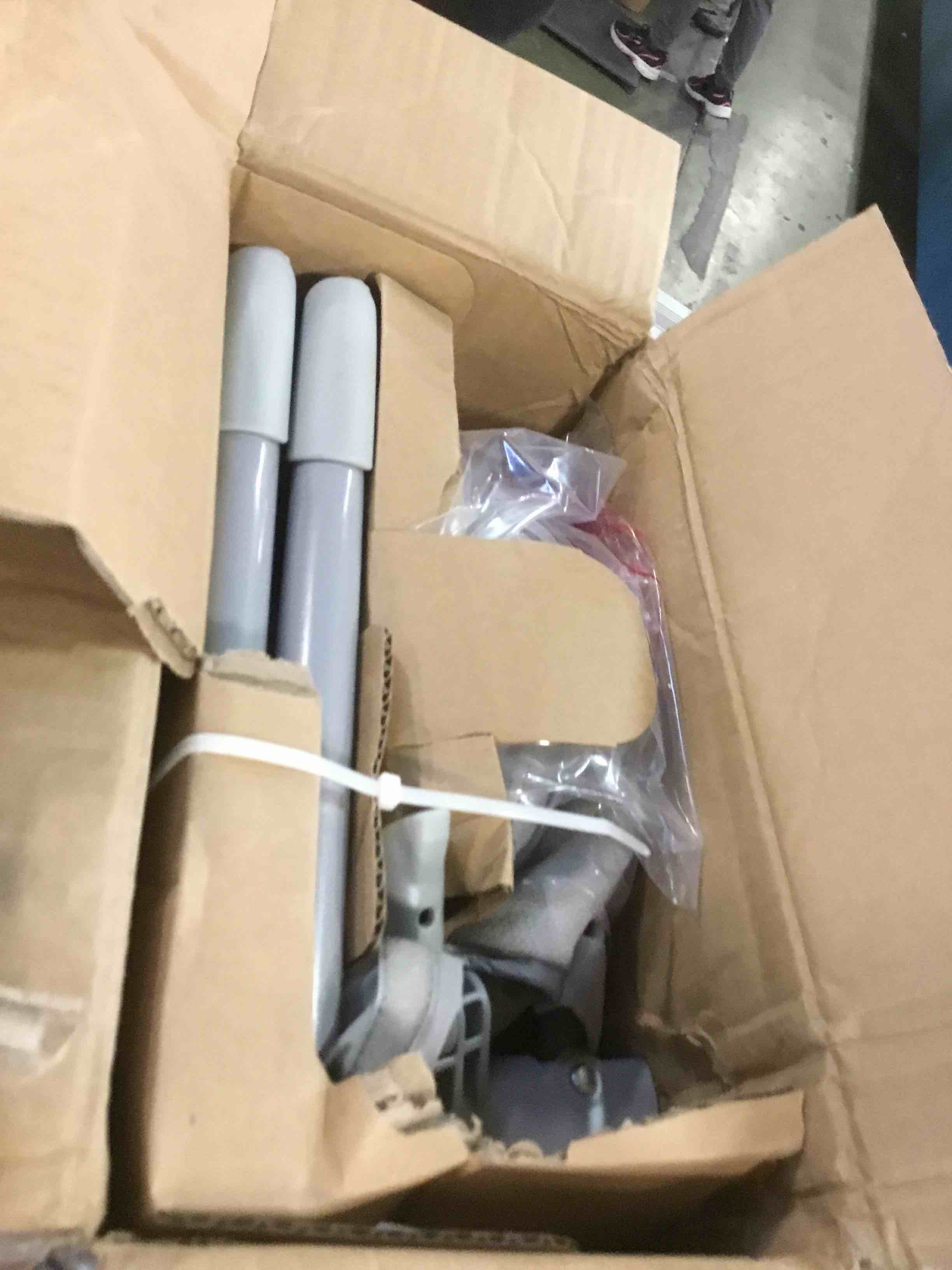 https://s3.amazonaws.com/lotting-images-prod/bidfta/PNK1367712_1733146431323.jpeg
