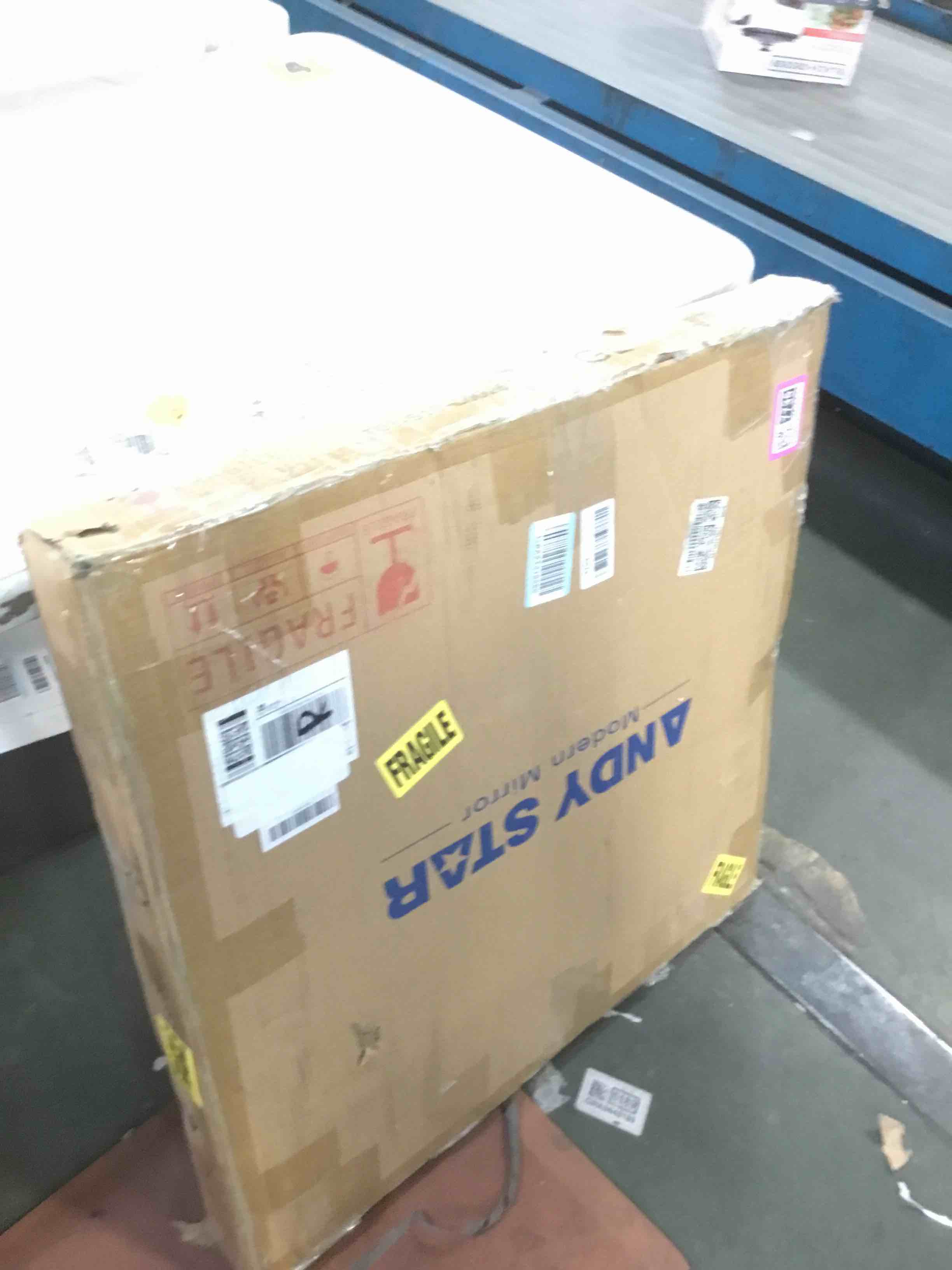 https://s3.amazonaws.com/lotting-images-prod/bidfta/PNK1367735_1733149435582.jpeg