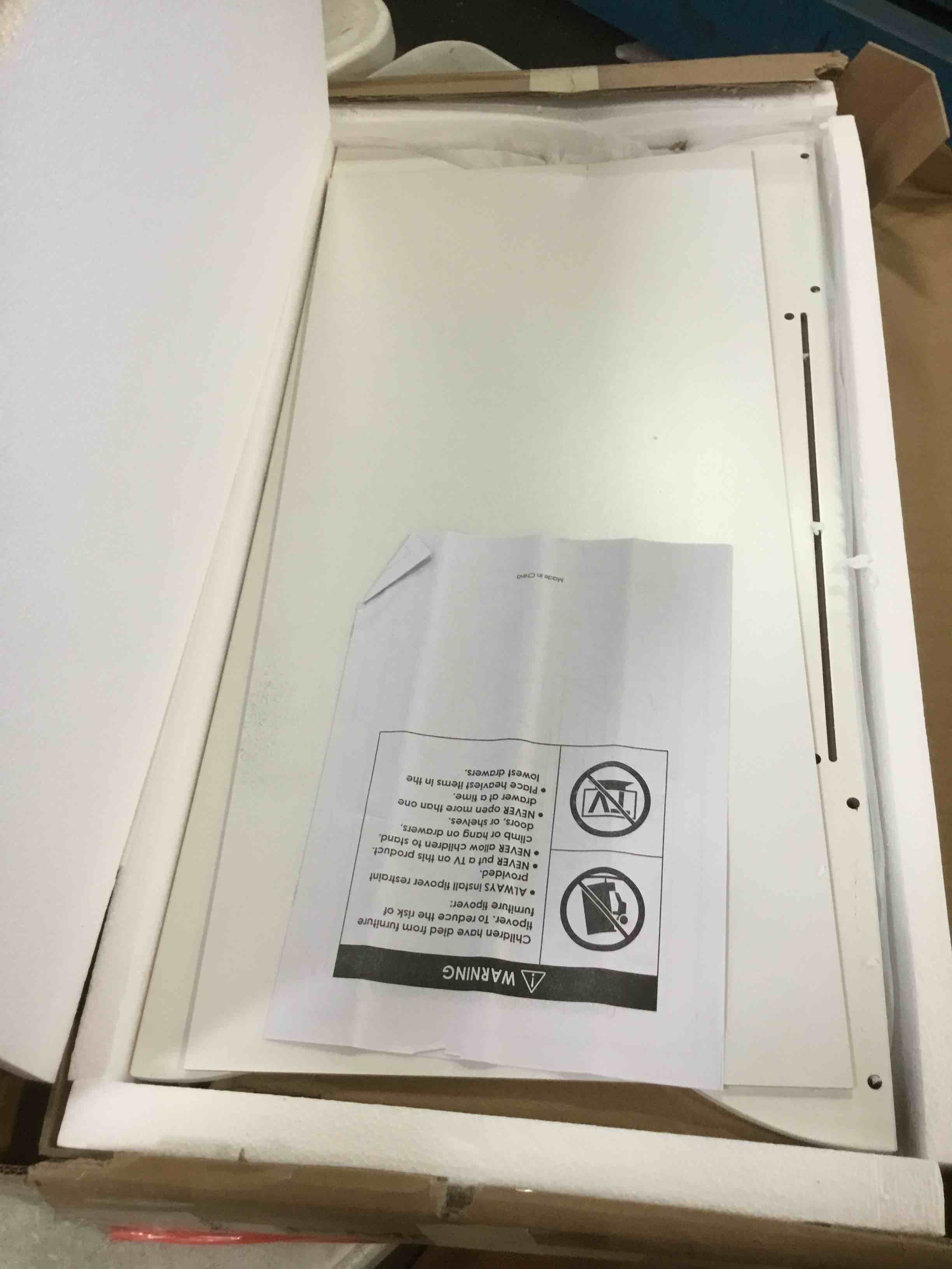 https://s3.amazonaws.com/lotting-images-prod/bidfta/PNK1367814_1733158889971.jpeg