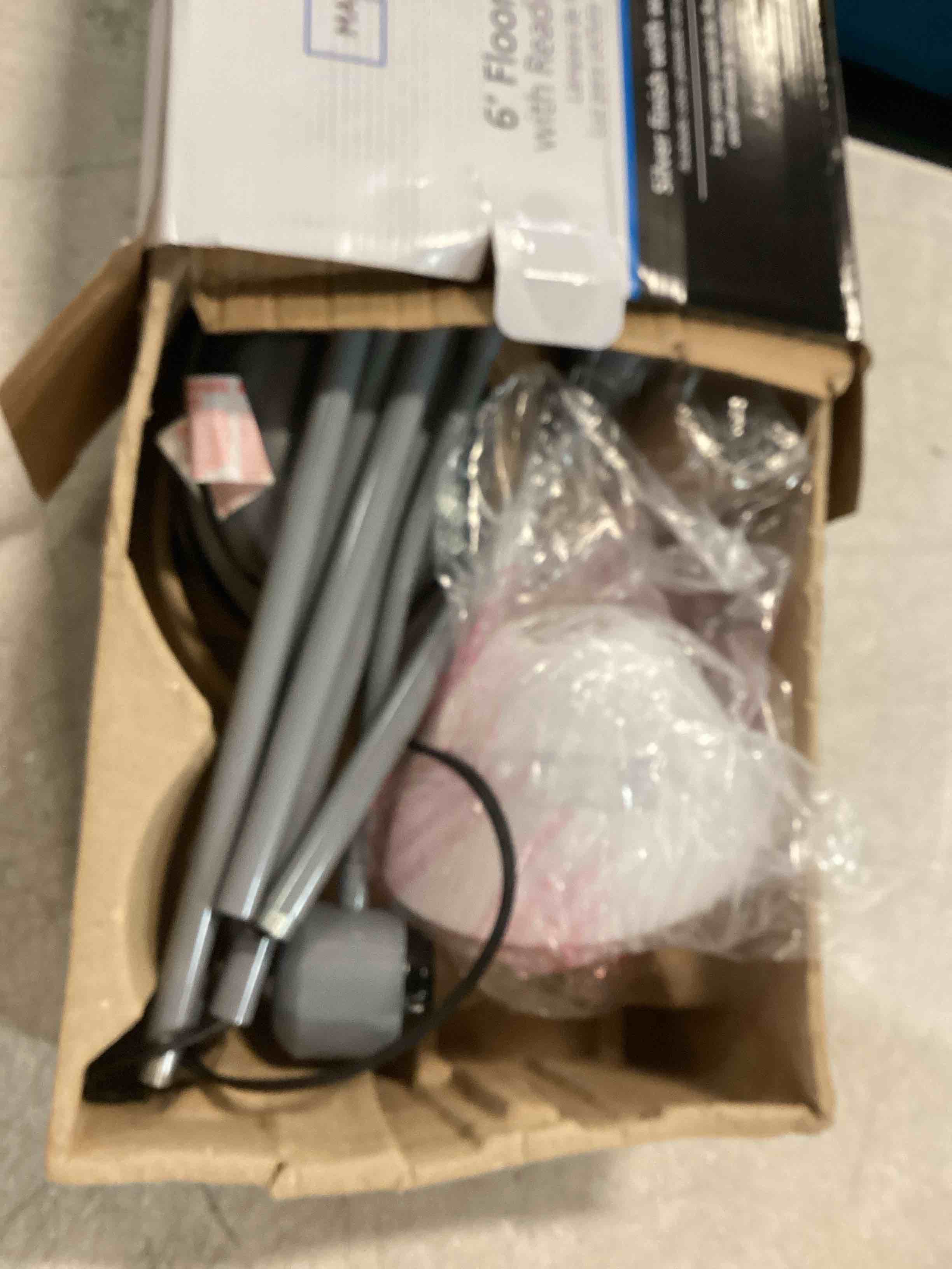 https://s3.amazonaws.com/lotting-images-prod/bidfta/PNK1368143_1733254781610.jpeg