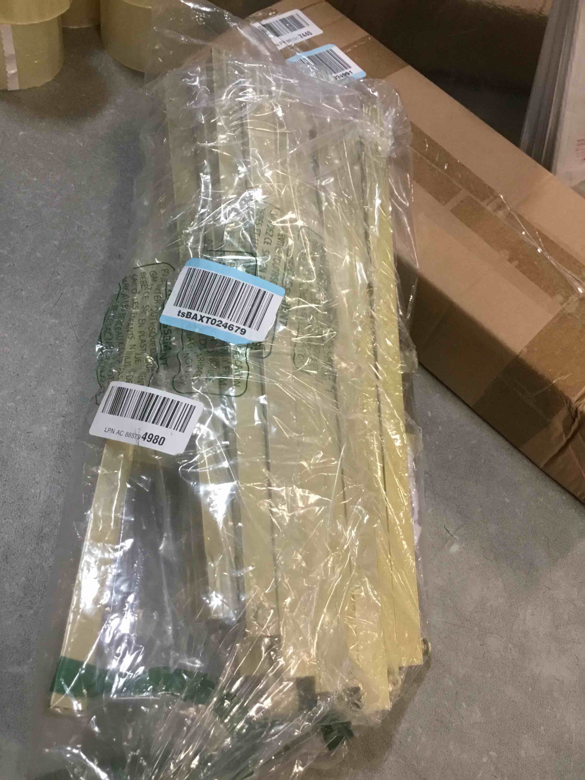 https://s3.amazonaws.com/lotting-images-prod/bidfta/PNK1368705_1733487948261.jpeg