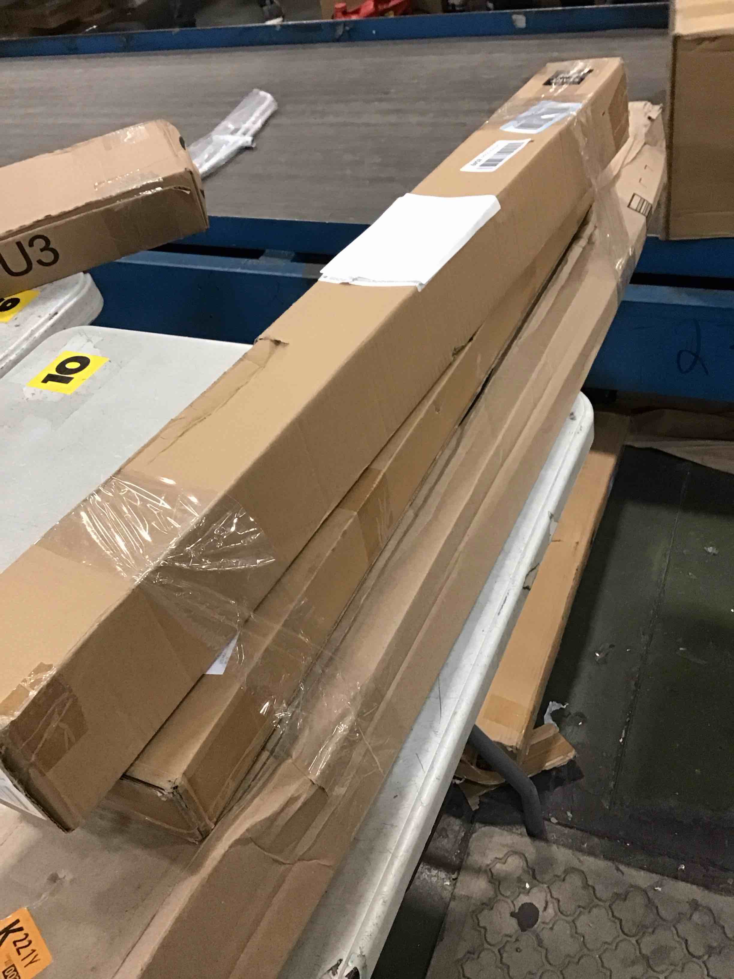 https://s3.amazonaws.com/lotting-images-prod/bidfta/PNK1368977_1733865377666.jpeg