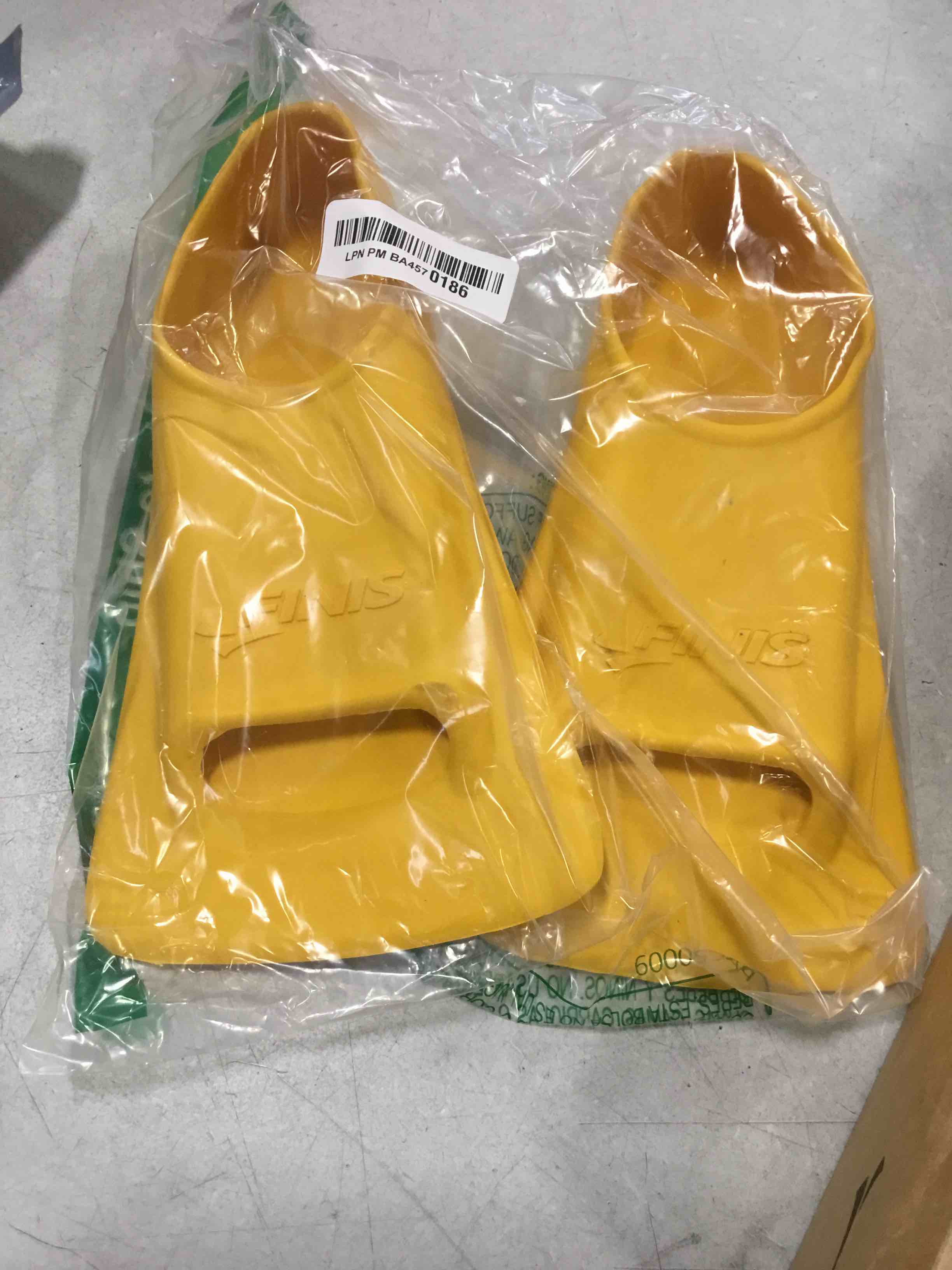 https://s3.amazonaws.com/lotting-images-prod/bidfta/PNK1369253_1732203303986.jpeg