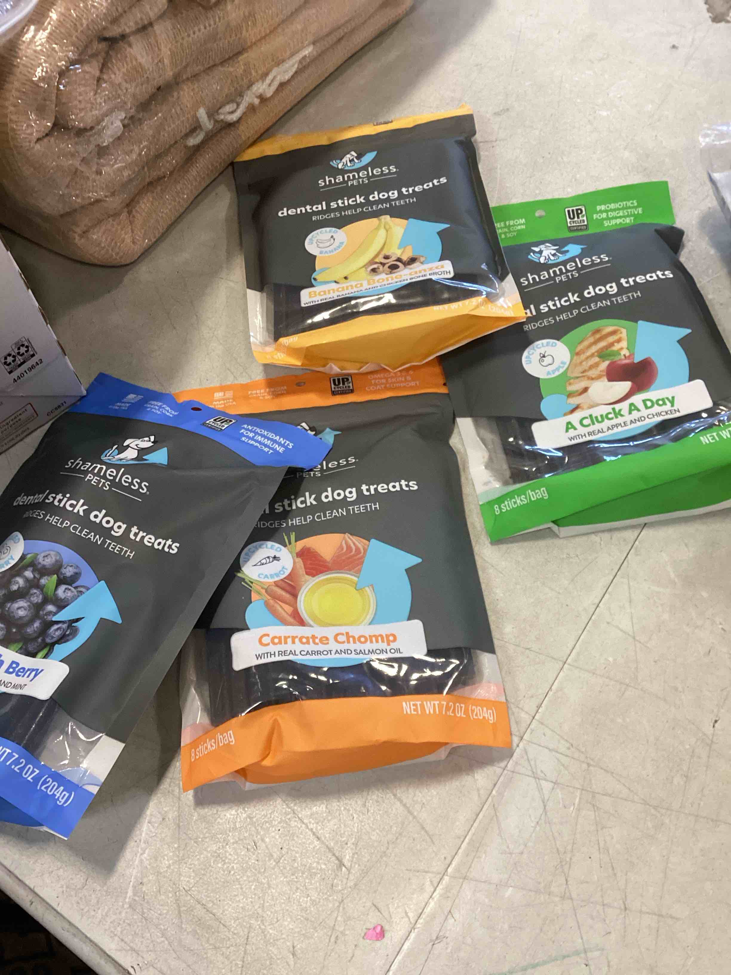 https://s3.amazonaws.com/lotting-images-prod/bidfta/PNK1370349_1732646106125.jpeg