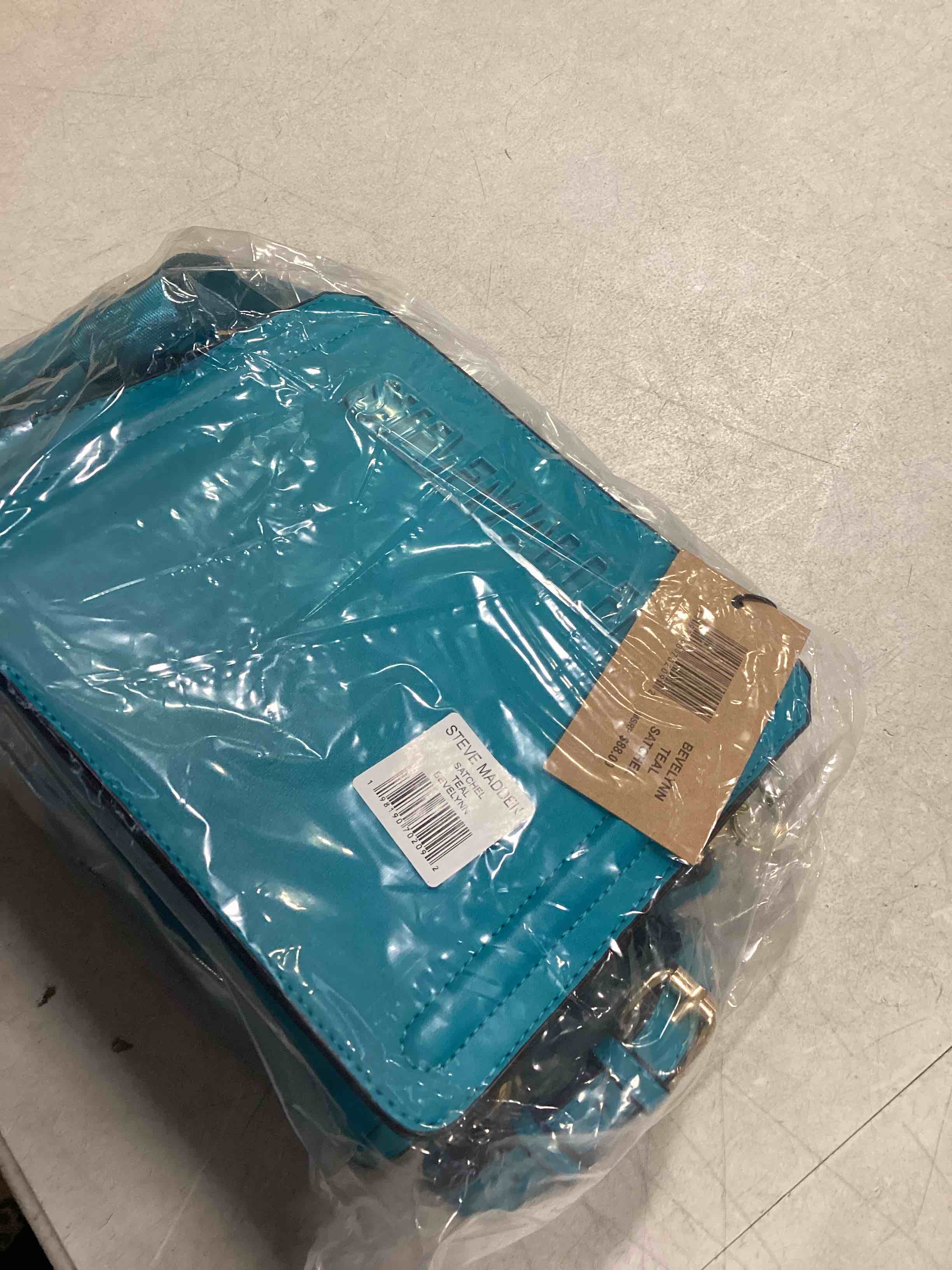 https://s3.amazonaws.com/lotting-images-prod/bidfta/PNK1371896_1733751914936.jpeg