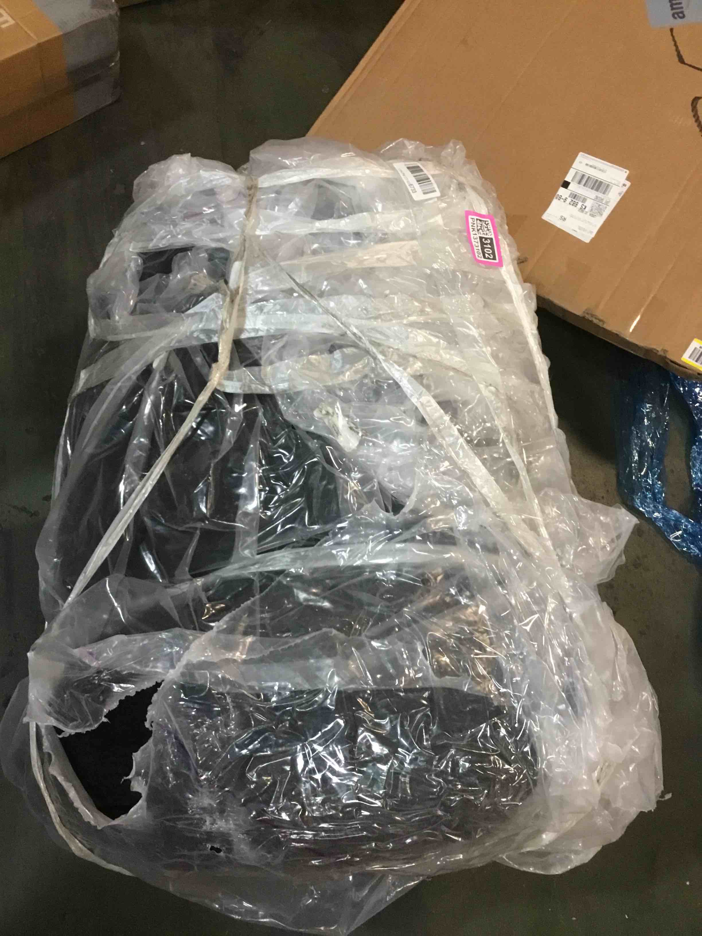 https://s3.amazonaws.com/lotting-images-prod/bidfta/PNK1373102_1732576880387.jpeg