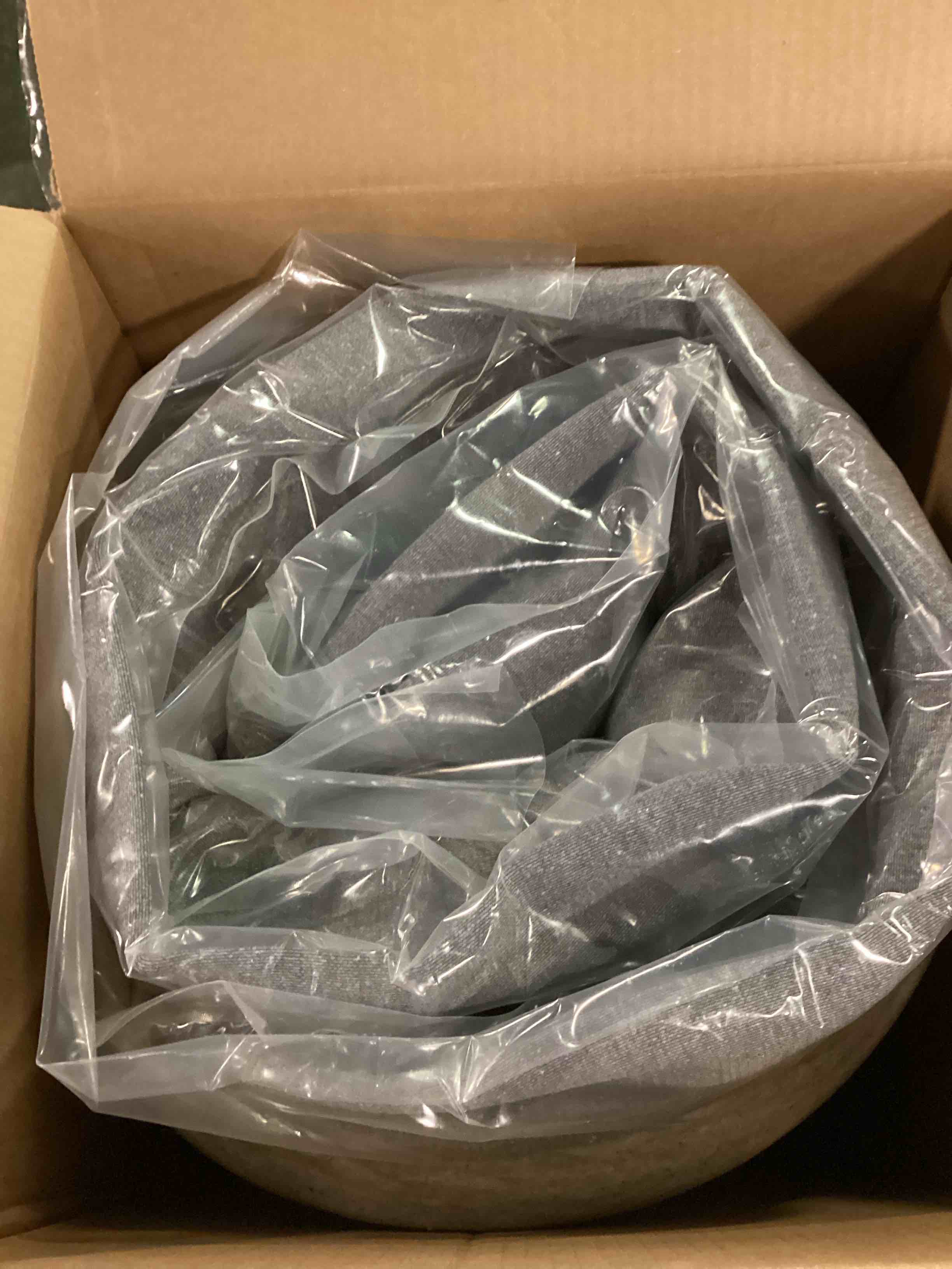 https://s3.amazonaws.com/lotting-images-prod/bidfta/PNK1373144_1732585568123.jpeg