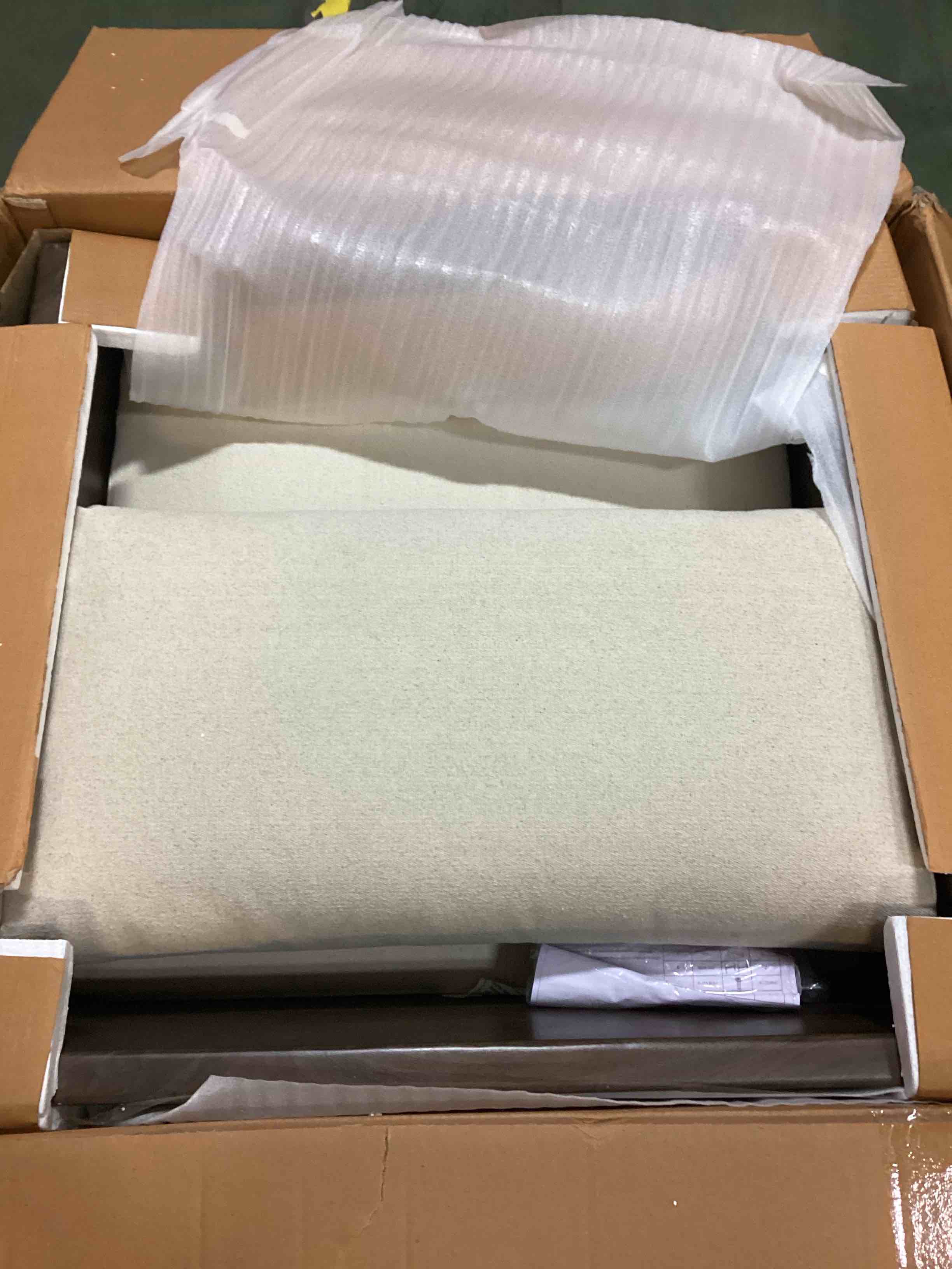https://s3.amazonaws.com/lotting-images-prod/bidfta/PNK1374348_1733878139314.jpeg