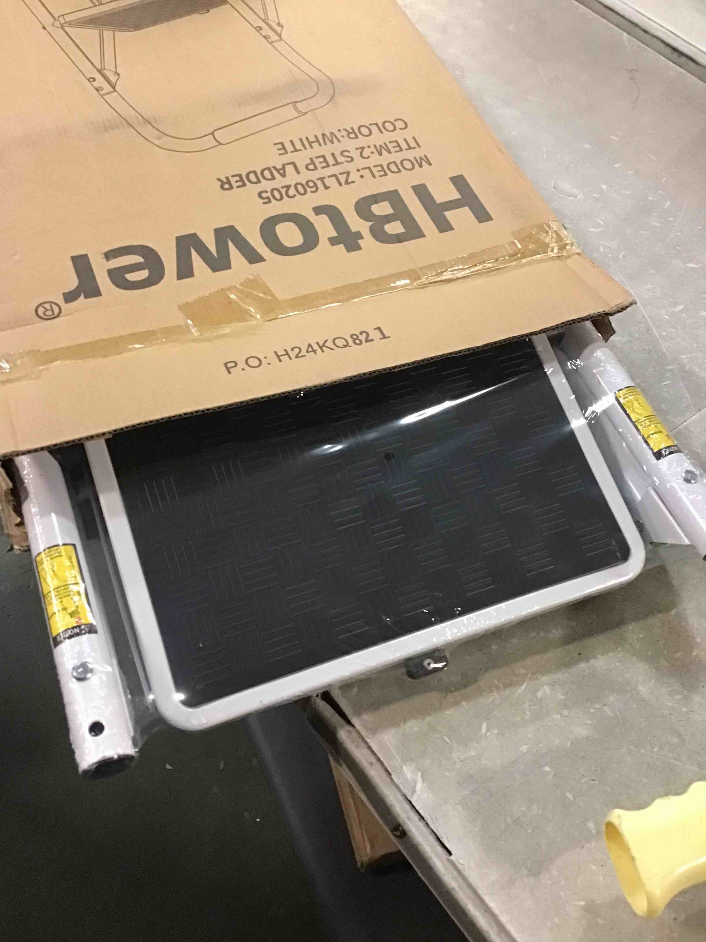 https://s3.amazonaws.com/lotting-images-prod/bidfta/PNK1375770_1733203207691.jpeg