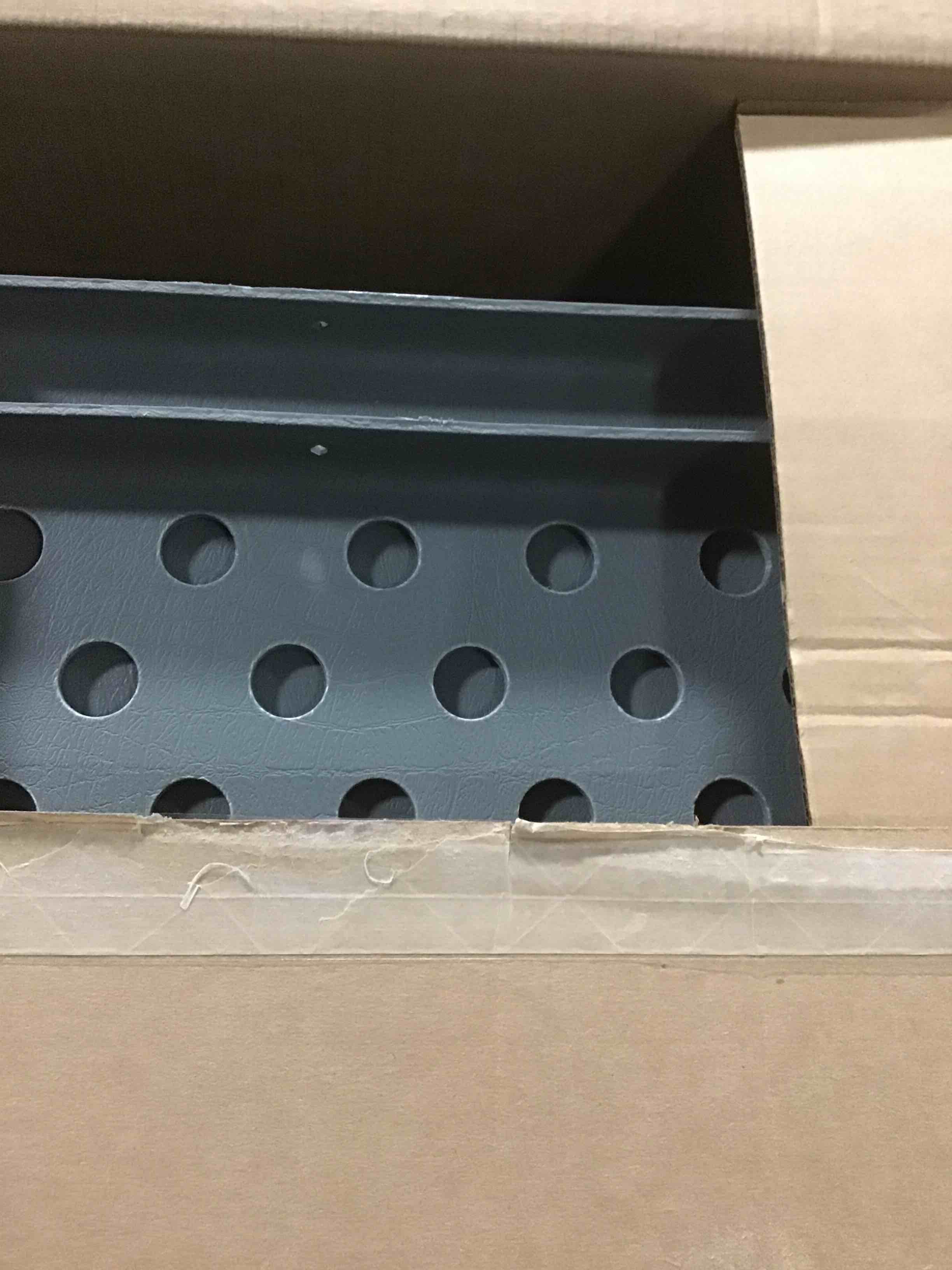 https://s3.amazonaws.com/lotting-images-prod/bidfta/PNK1376145_1733869382435.jpeg