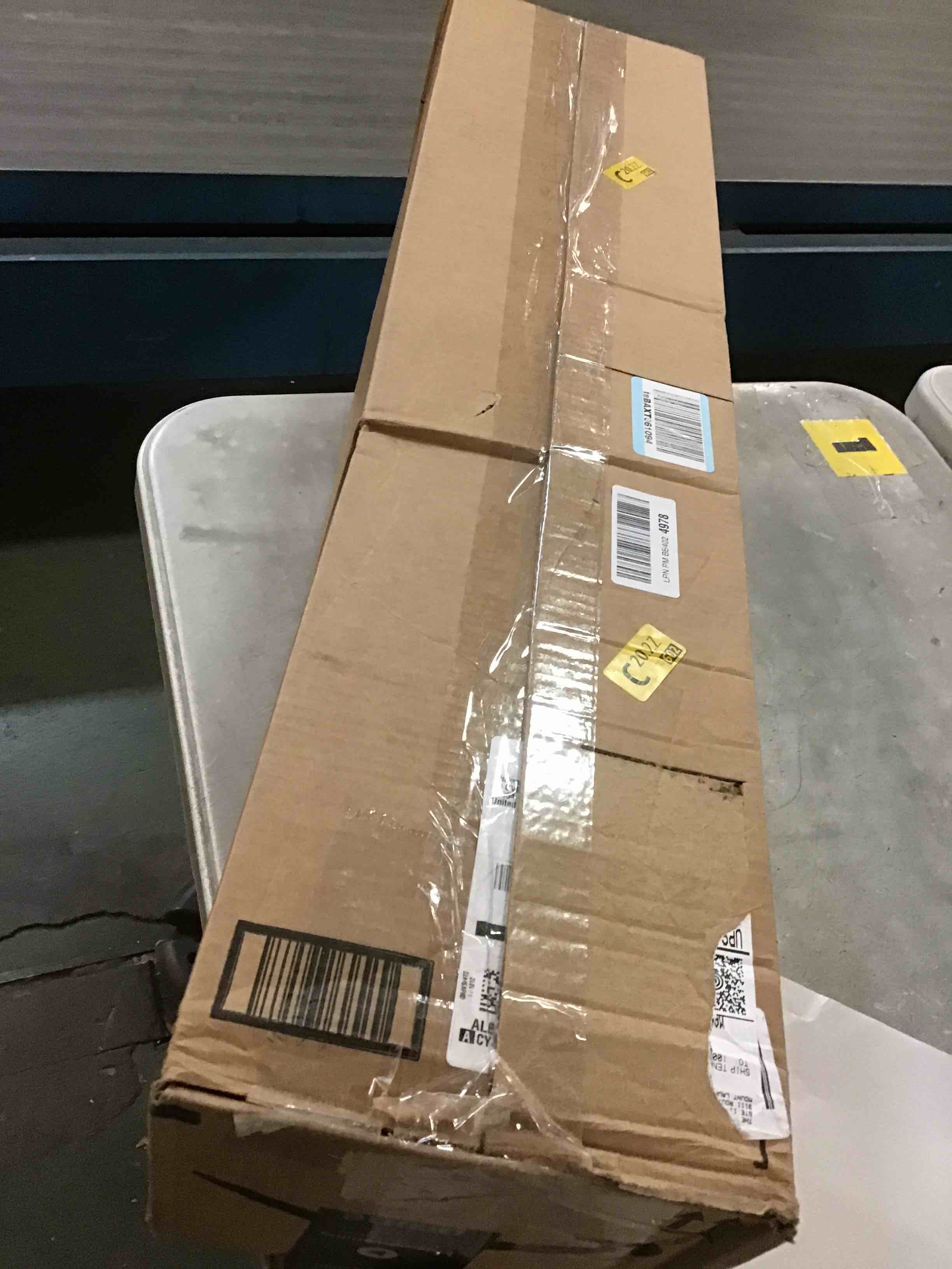https://s3.amazonaws.com/lotting-images-prod/bidfta/PNK1376291_1733963715416.jpeg