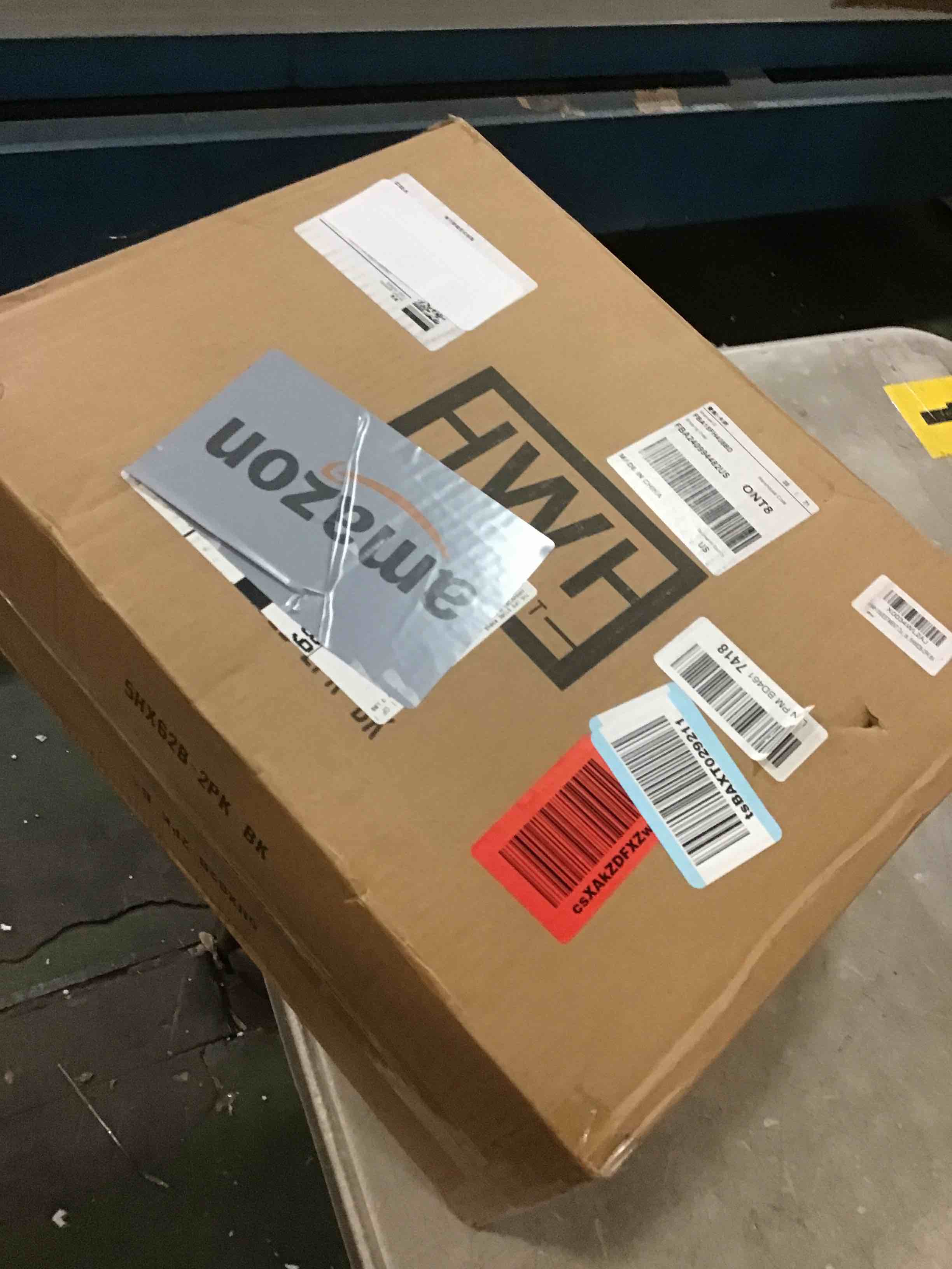 https://s3.amazonaws.com/lotting-images-prod/bidfta/PNK1376313_1733967087453.jpeg