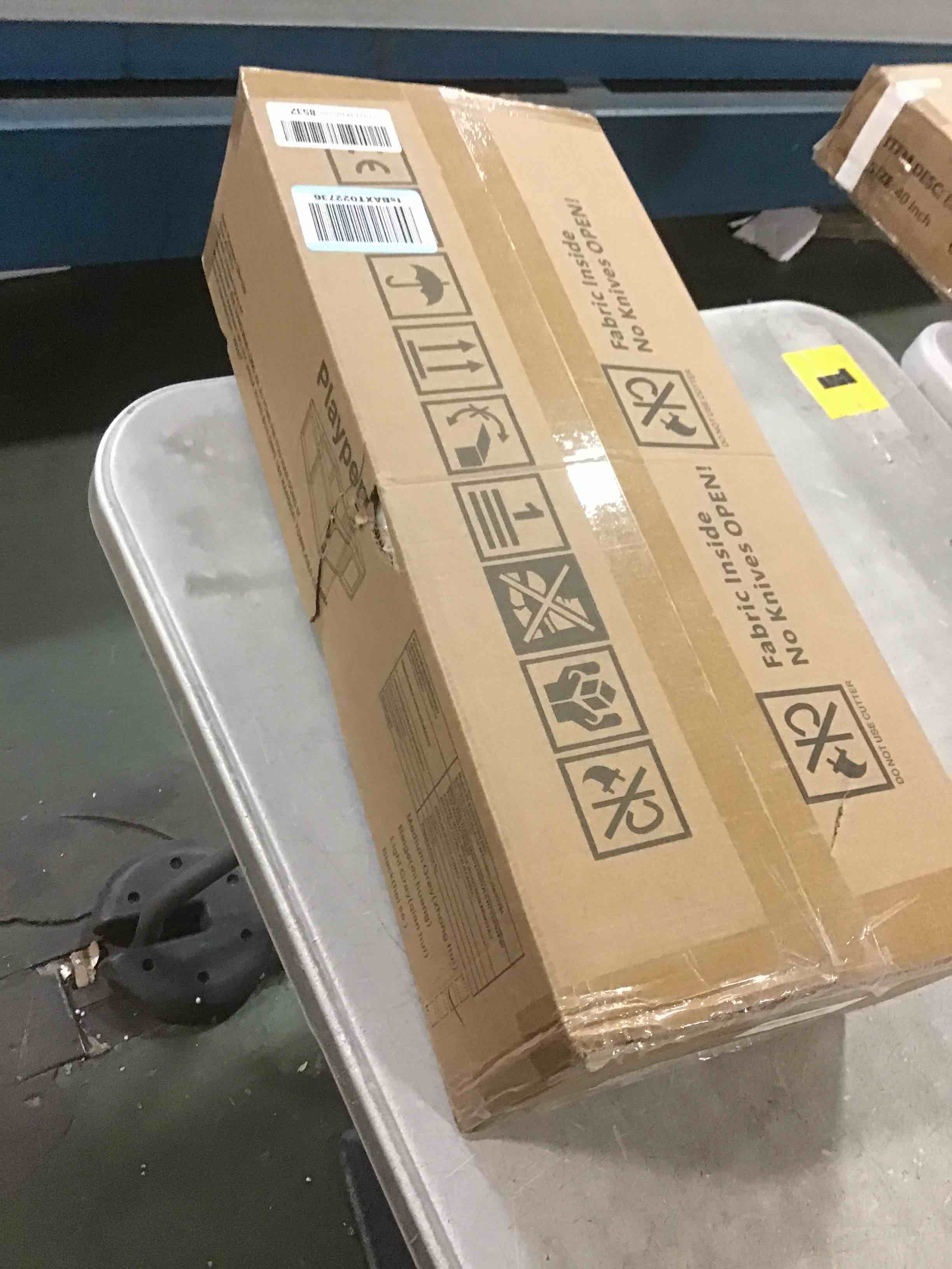 https://s3.amazonaws.com/lotting-images-prod/bidfta/PNK1376358_1733977872959.jpeg