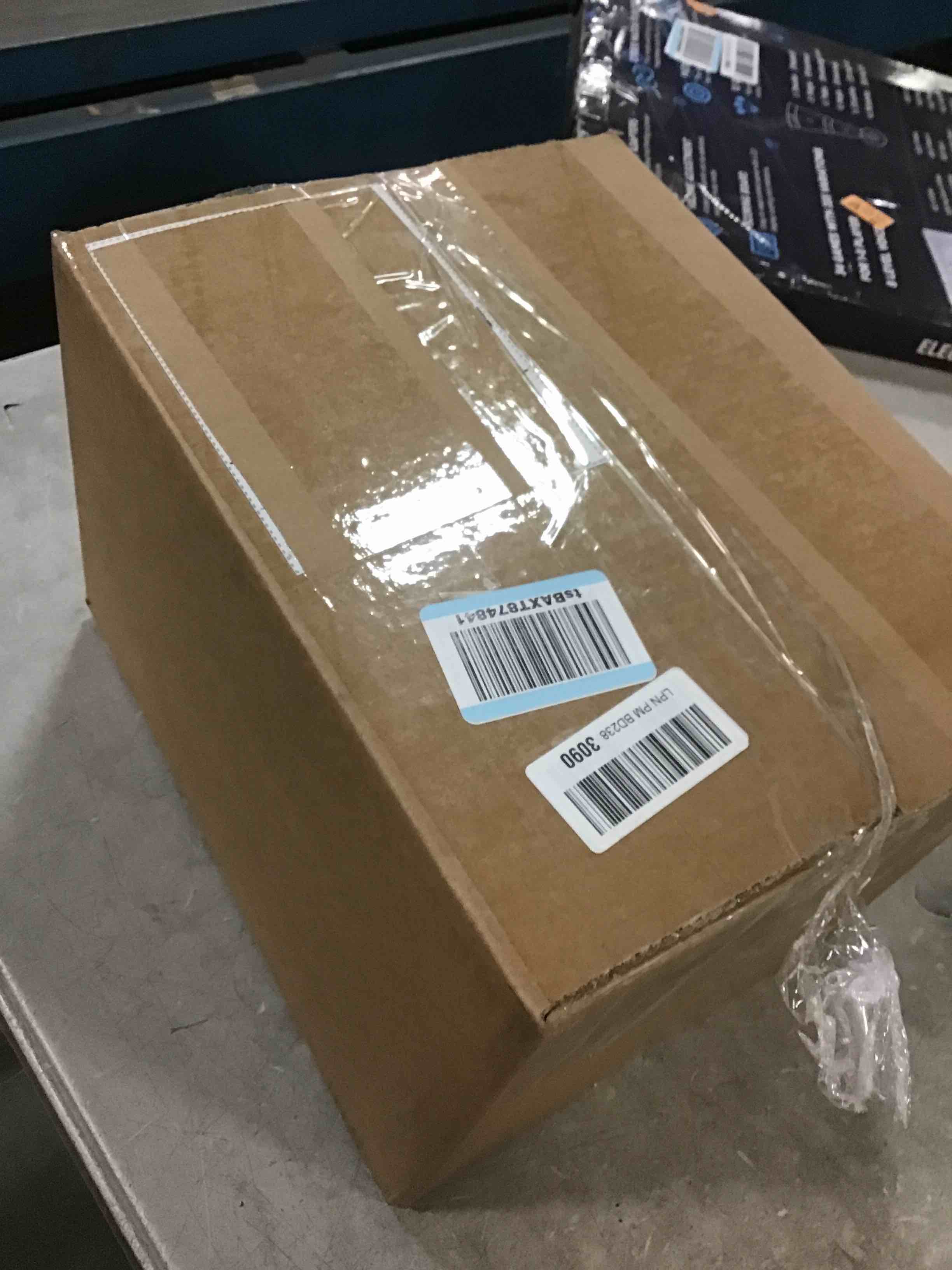 https://s3.amazonaws.com/lotting-images-prod/bidfta/PNK1376460_1734046635805.jpeg