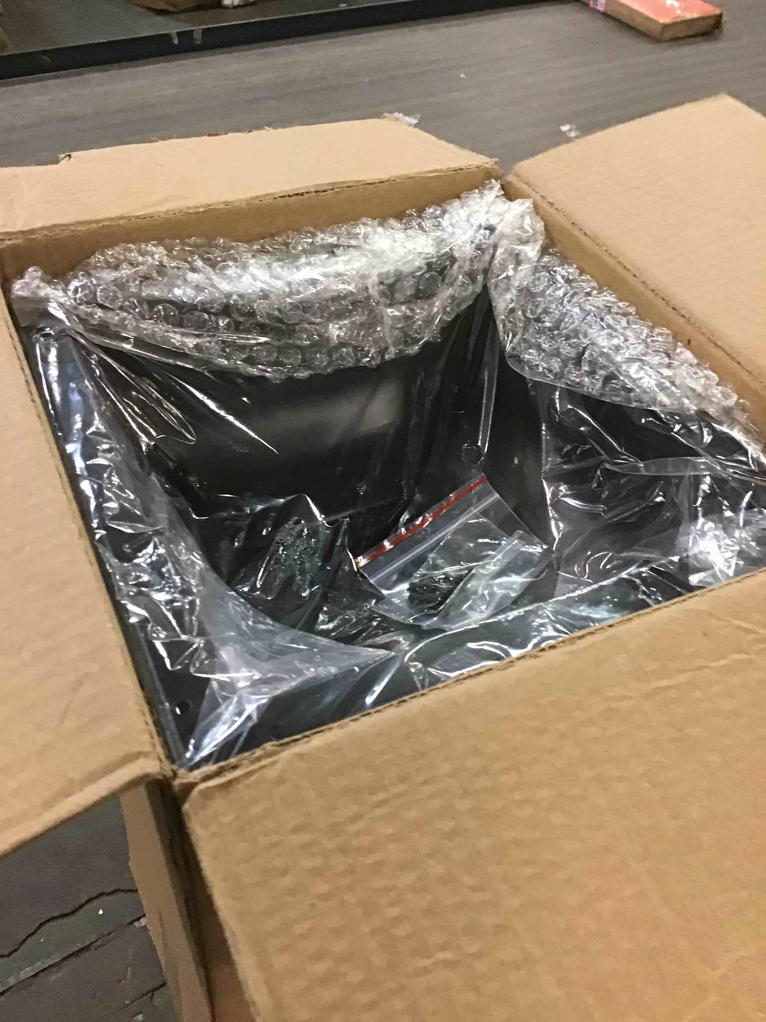 https://s3.amazonaws.com/lotting-images-prod/bidfta/PNK1376474_1734047605892.jpeg