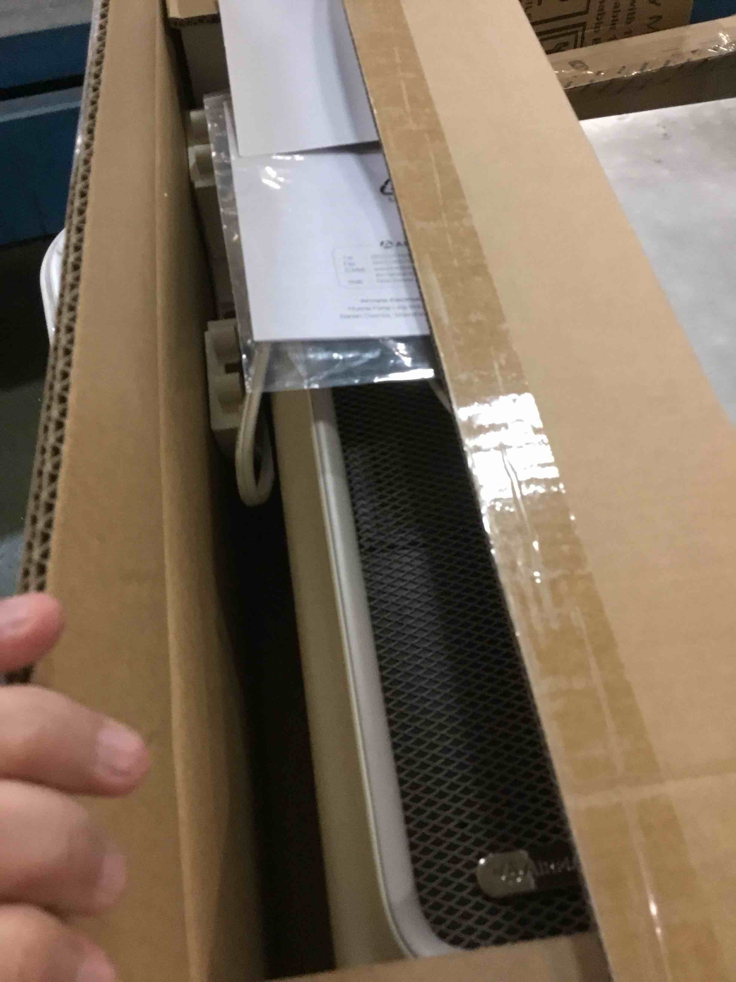 https://s3.amazonaws.com/lotting-images-prod/bidfta/PNK1377510_1734651039443.jpeg