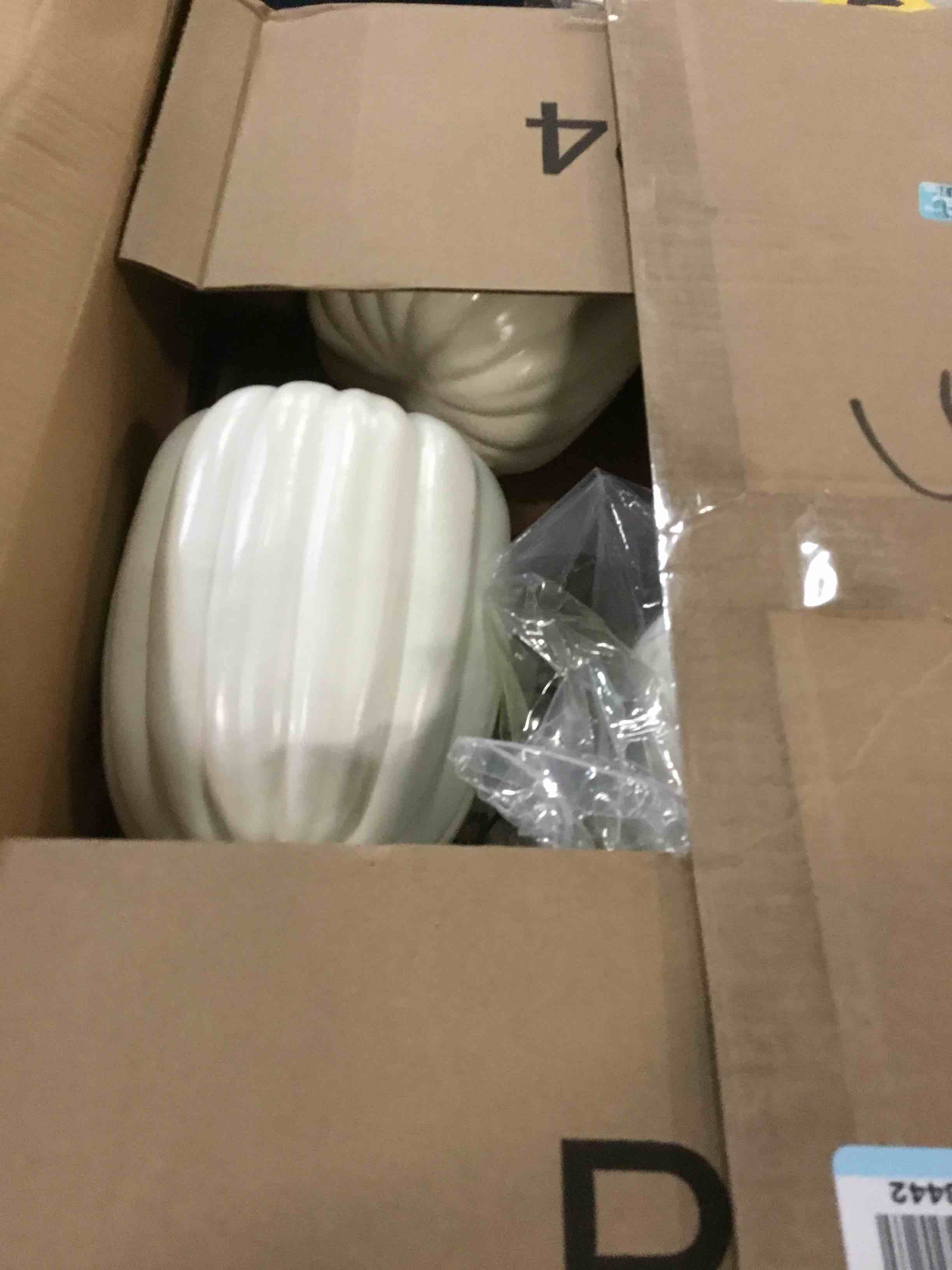 https://s3.amazonaws.com/lotting-images-prod/bidfta/PNK1377538_1734654073119.jpeg