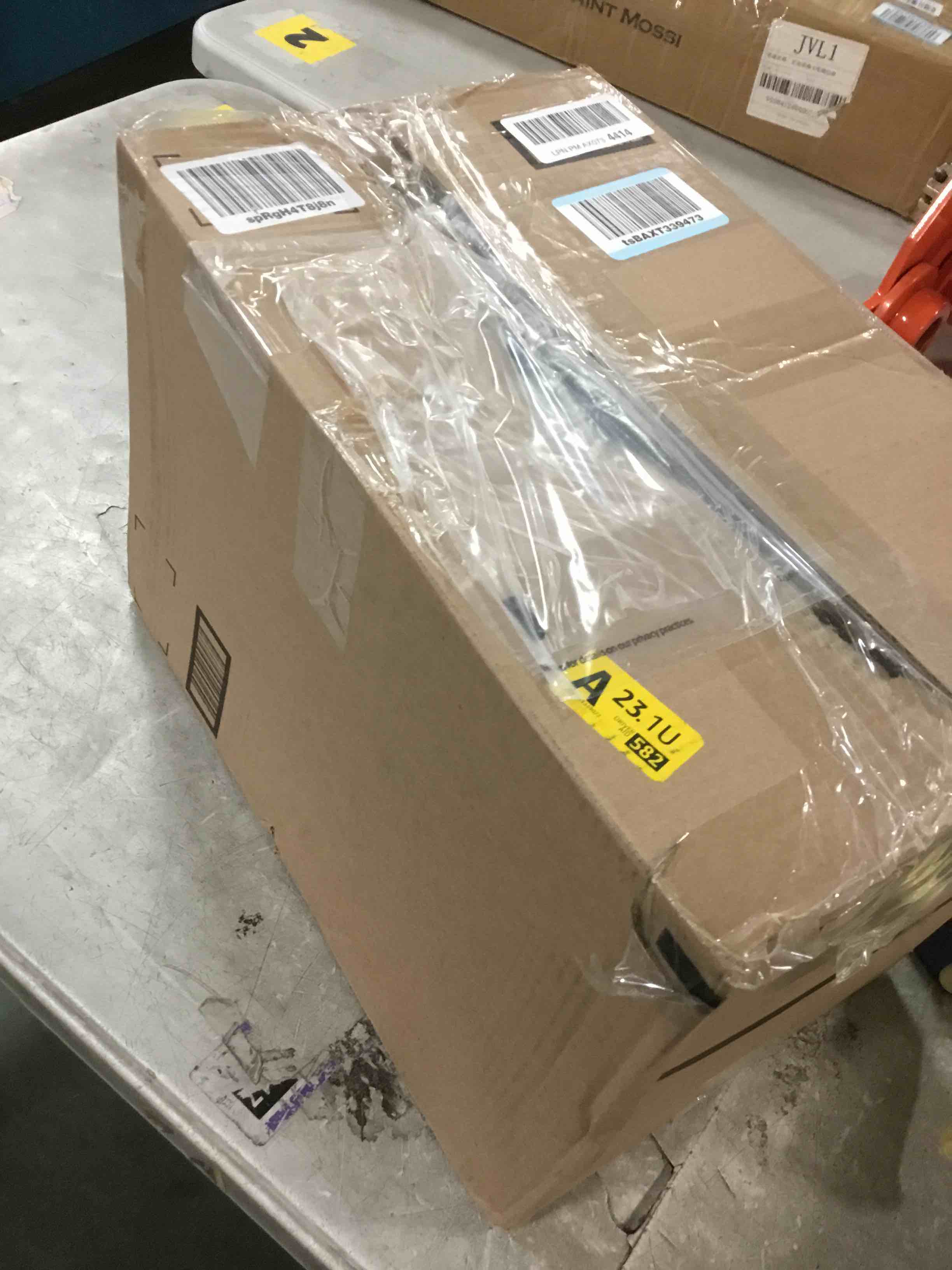 https://s3.amazonaws.com/lotting-images-prod/bidfta/PNK1377562_1734656316779.jpeg