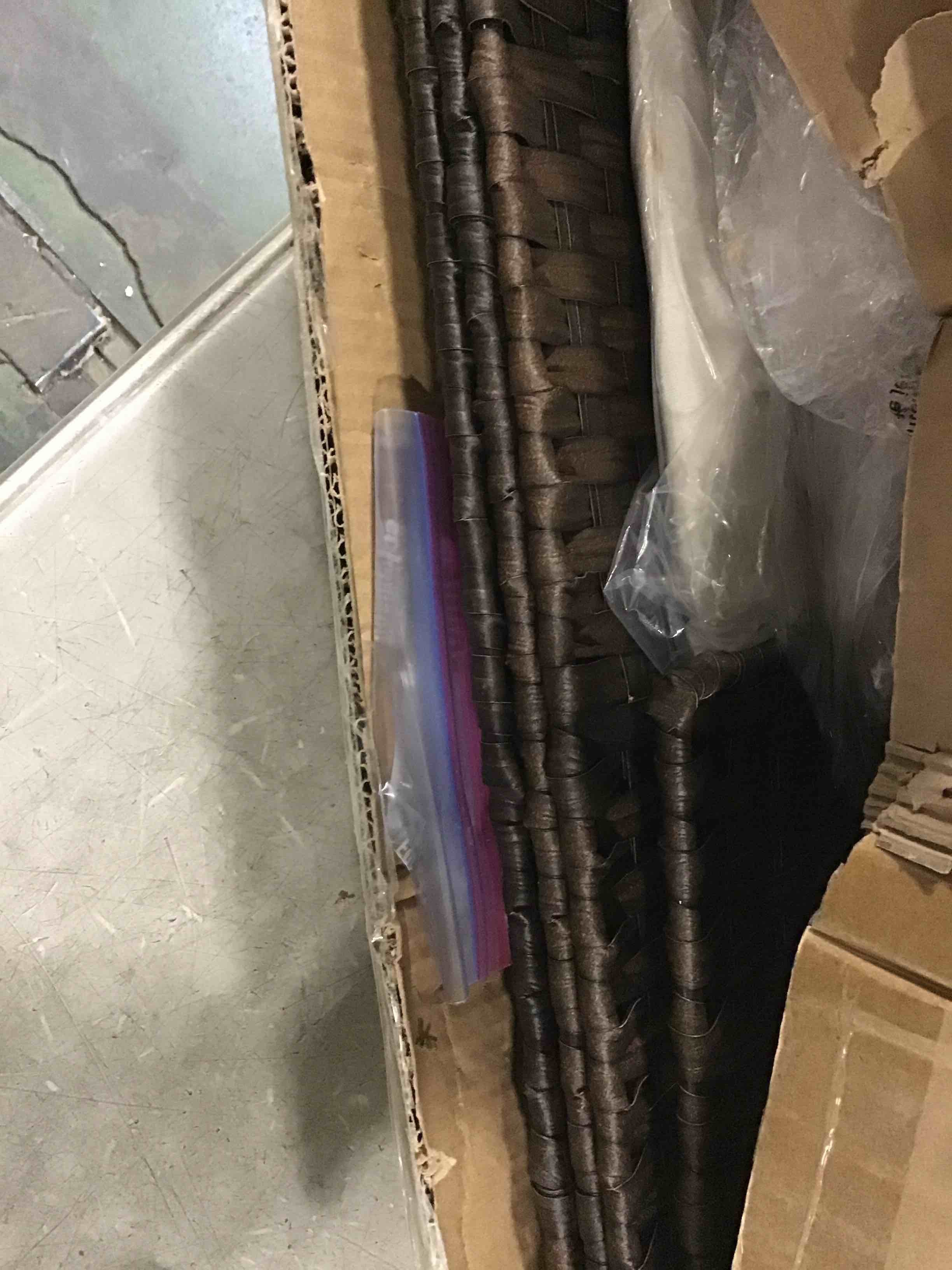 https://s3.amazonaws.com/lotting-images-prod/bidfta/PNK1377973_1735250944399.jpeg