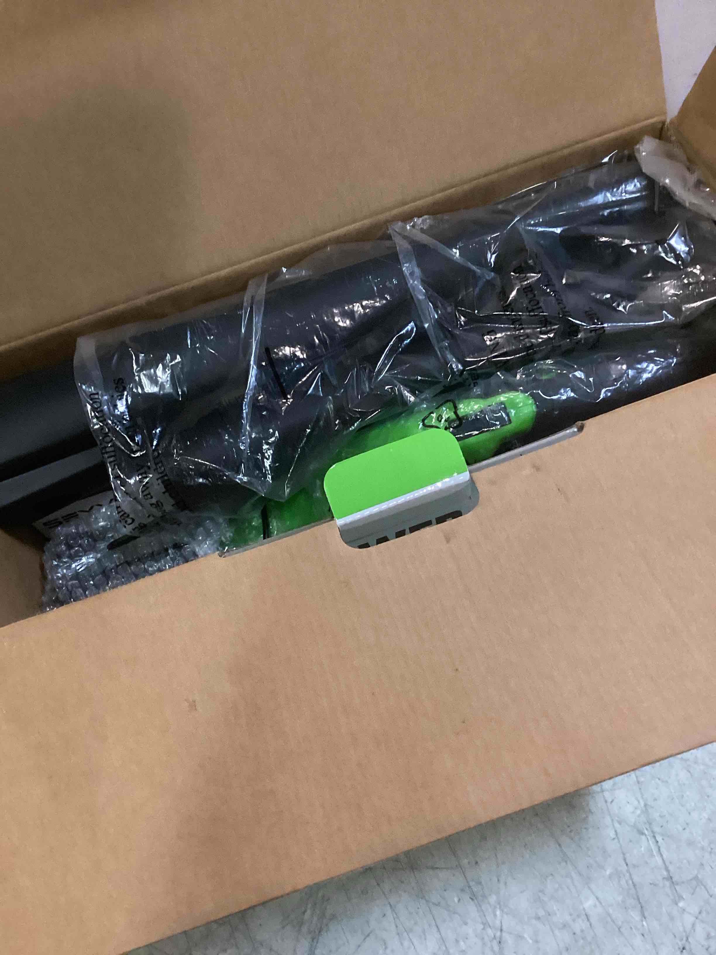 https://s3.amazonaws.com/lotting-images-prod/bidfta/PNK1378057_1732741433808.jpeg
