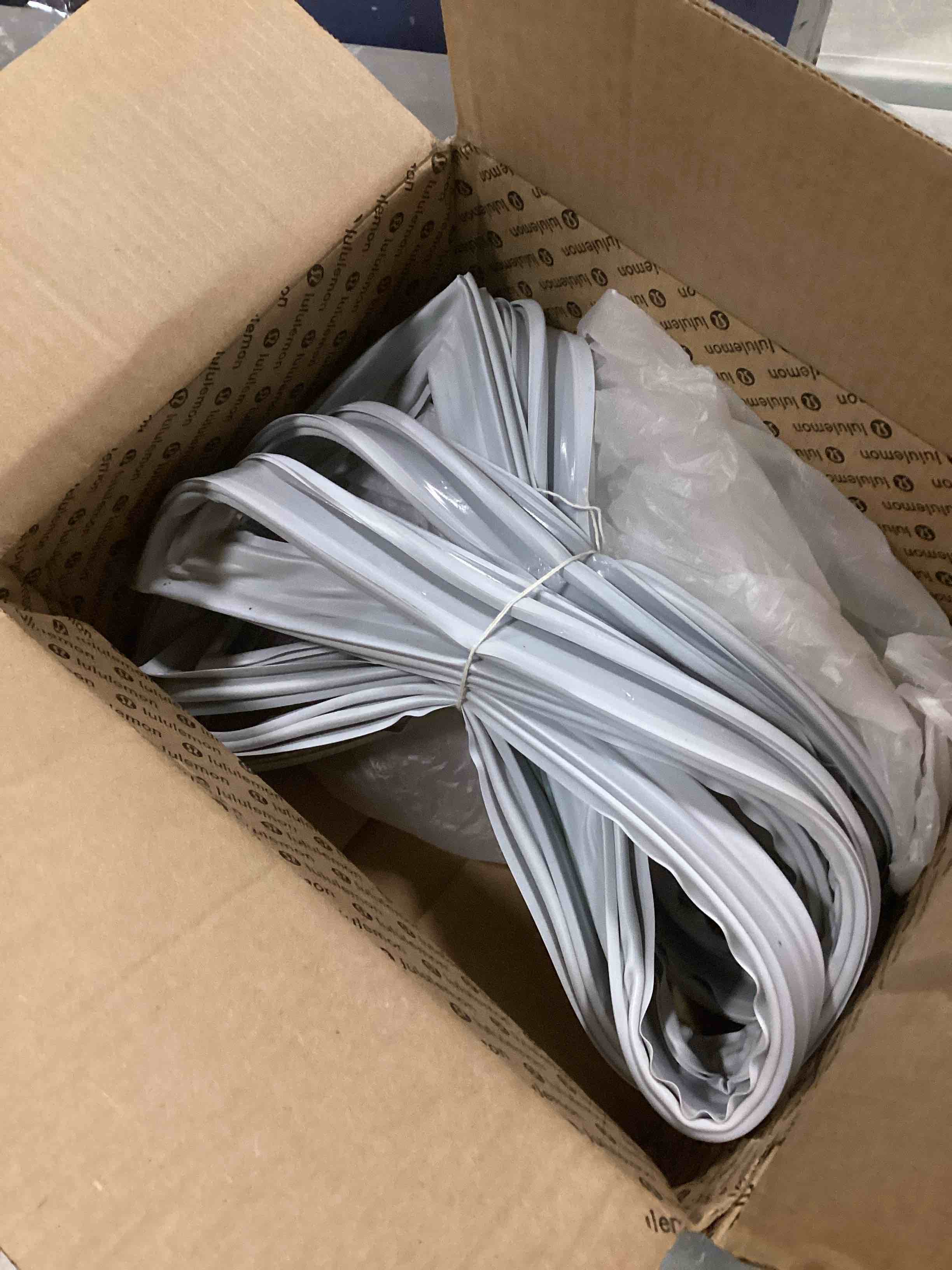 https://s3.amazonaws.com/lotting-images-prod/bidfta/PNK1378074_1733142004041.jpeg