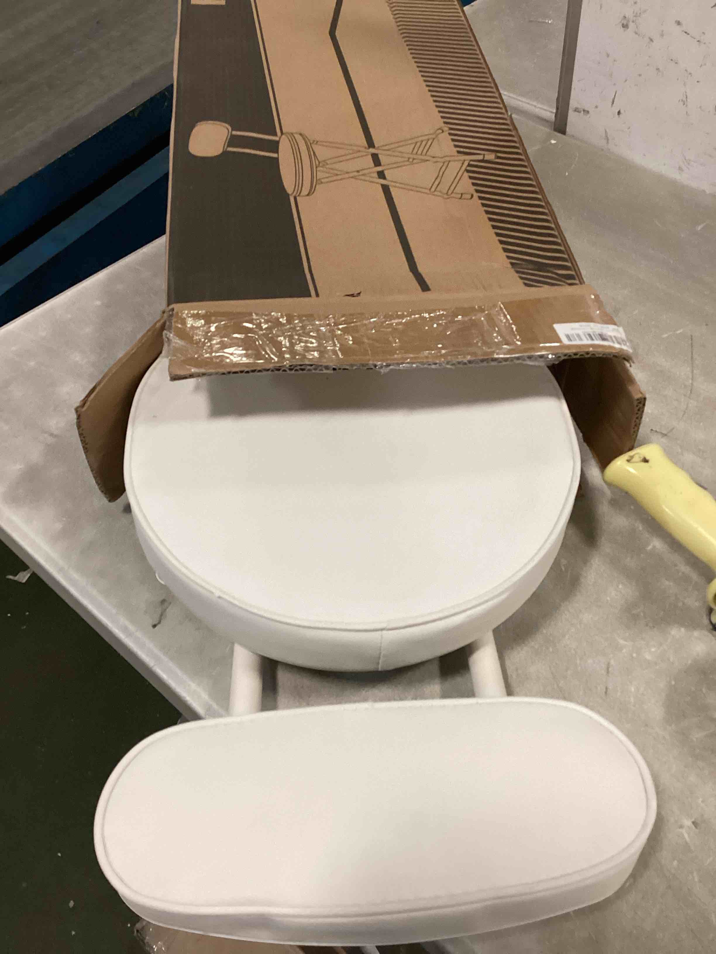 https://s3.amazonaws.com/lotting-images-prod/bidfta/PNK1378404_1733236808629.jpeg