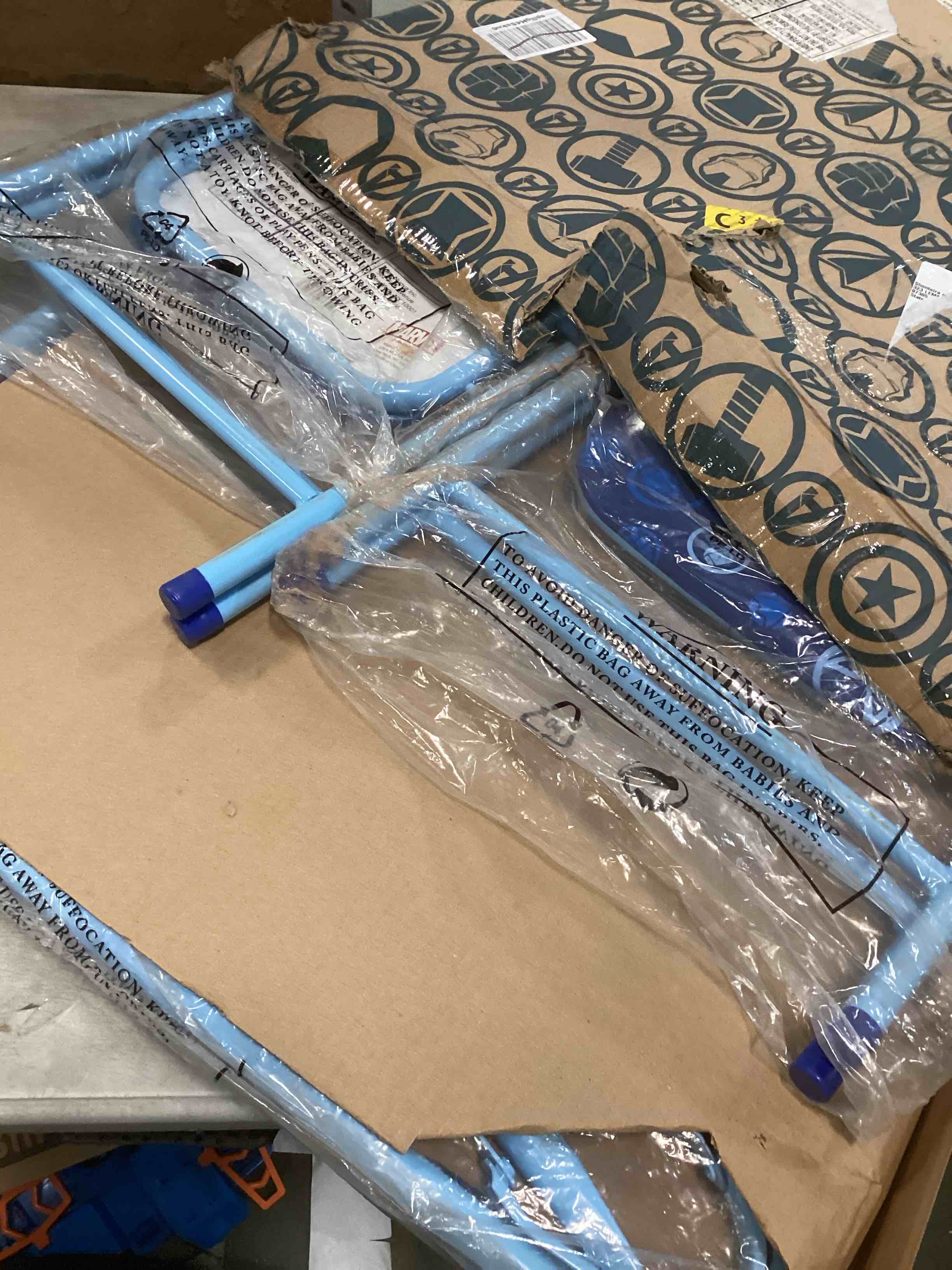 https://s3.amazonaws.com/lotting-images-prod/bidfta/PNK1378751_1733338753884.jpeg