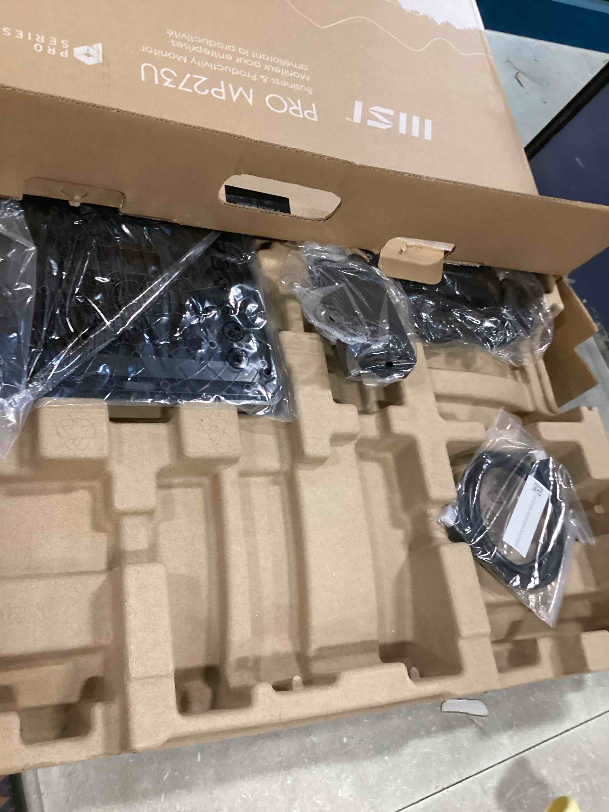 https://s3.amazonaws.com/lotting-images-prod/bidfta/PNK1380172_1734526473639.jpeg