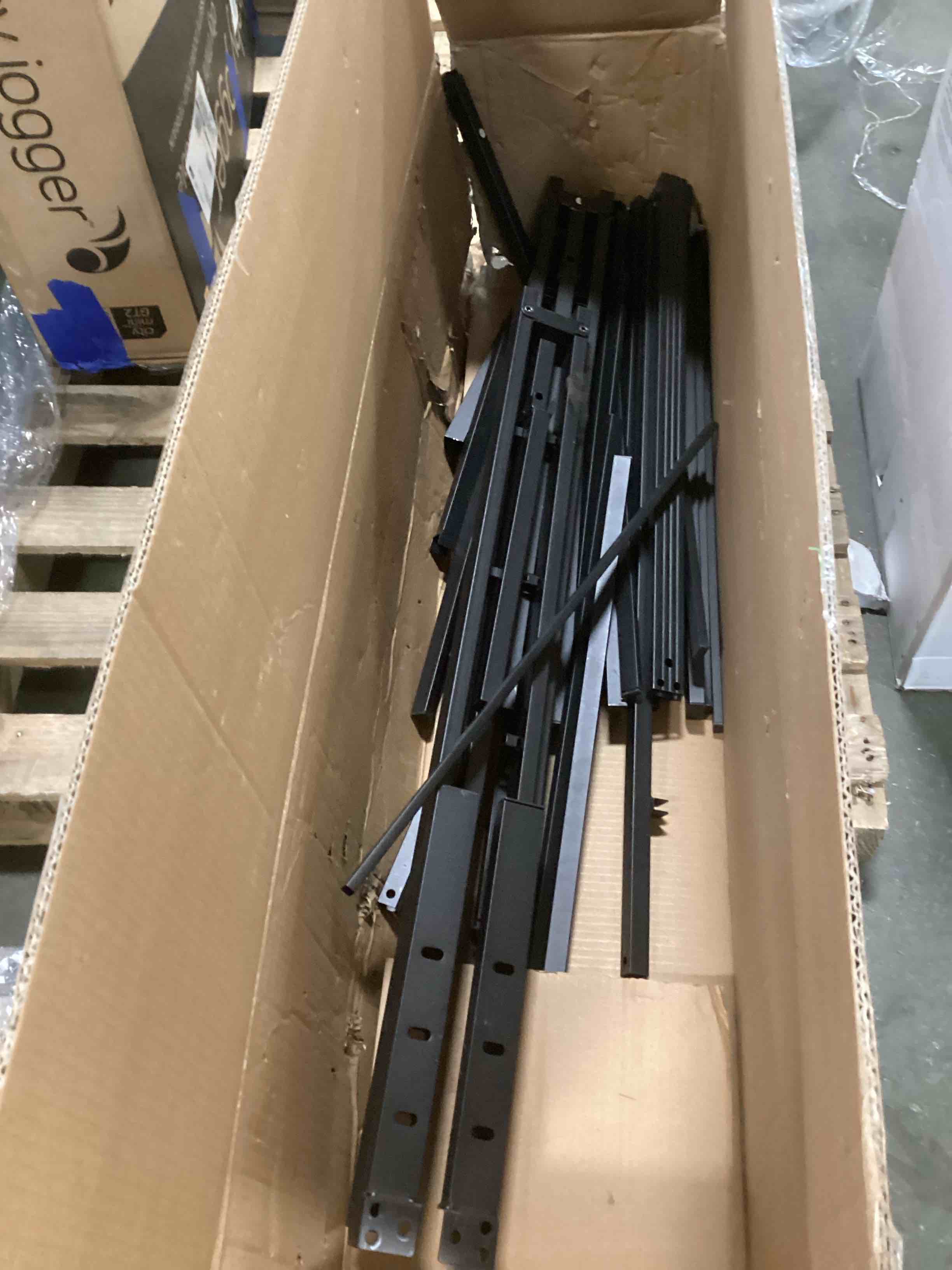 https://s3.amazonaws.com/lotting-images-prod/bidfta/PNK1380321_1734542923981.jpeg