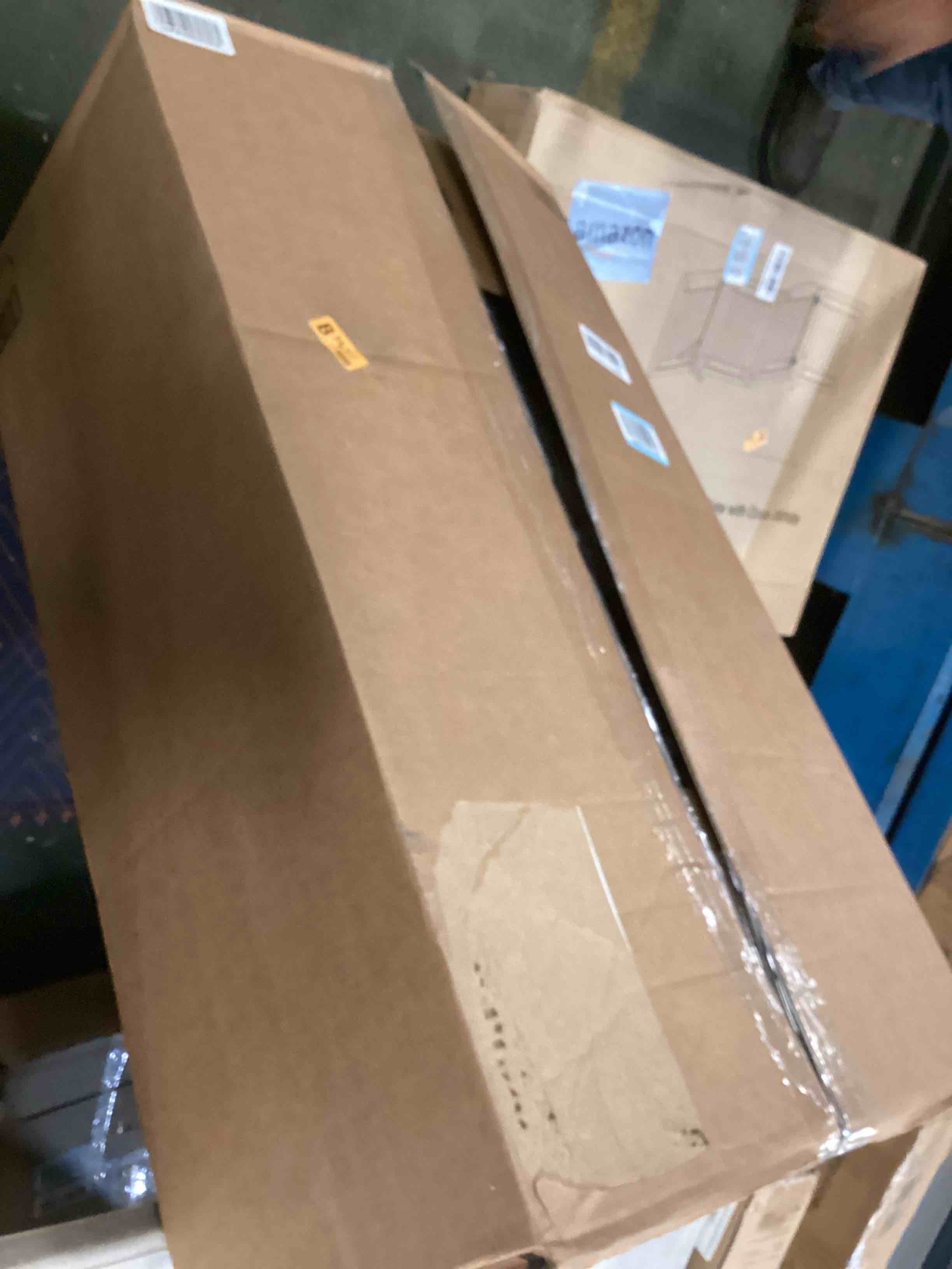 https://s3.amazonaws.com/lotting-images-prod/bidfta/PNK1380335_1734546919104.jpeg