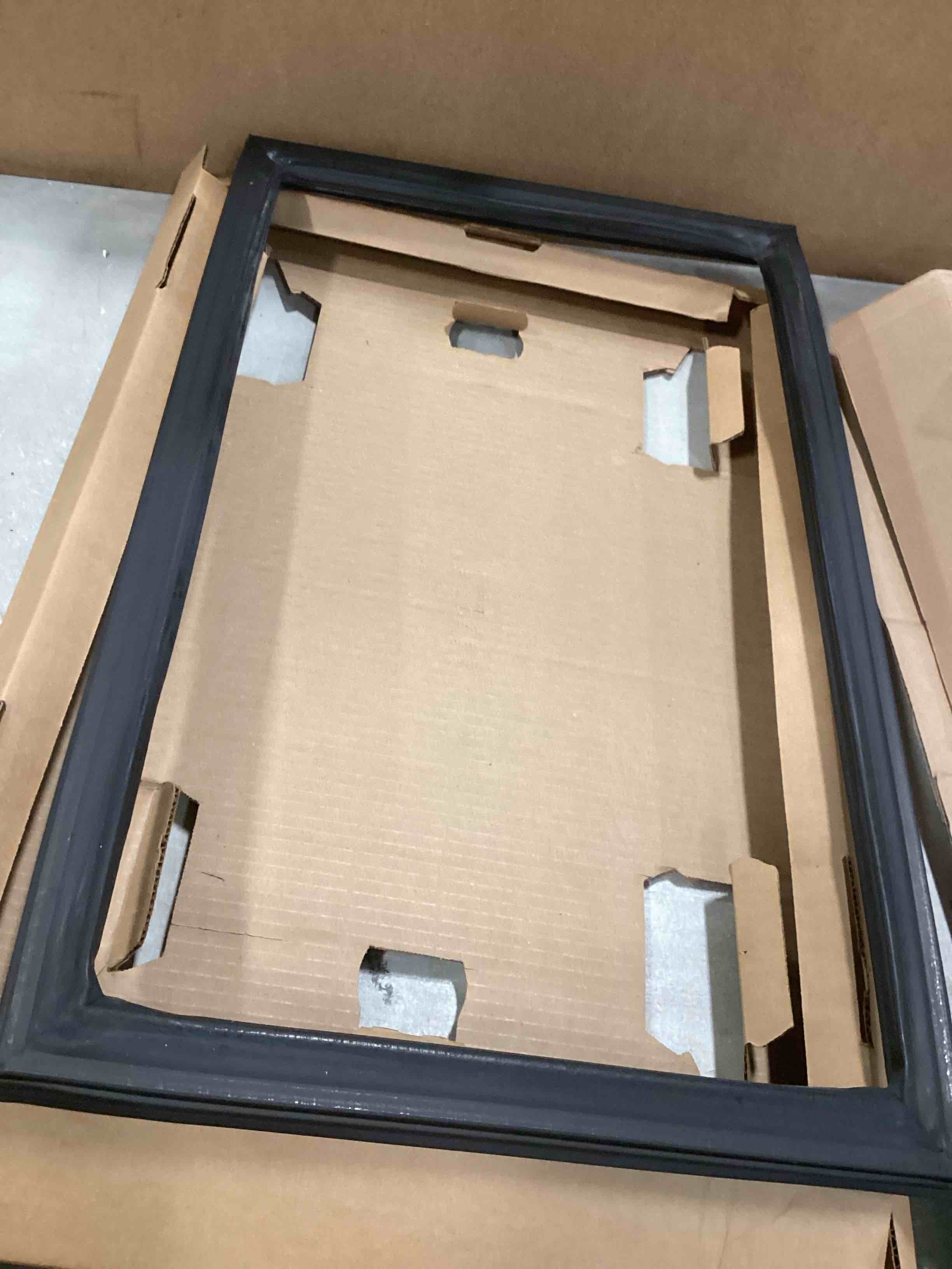 https://s3.amazonaws.com/lotting-images-prod/bidfta/PNK1380540_1734614744976.jpeg