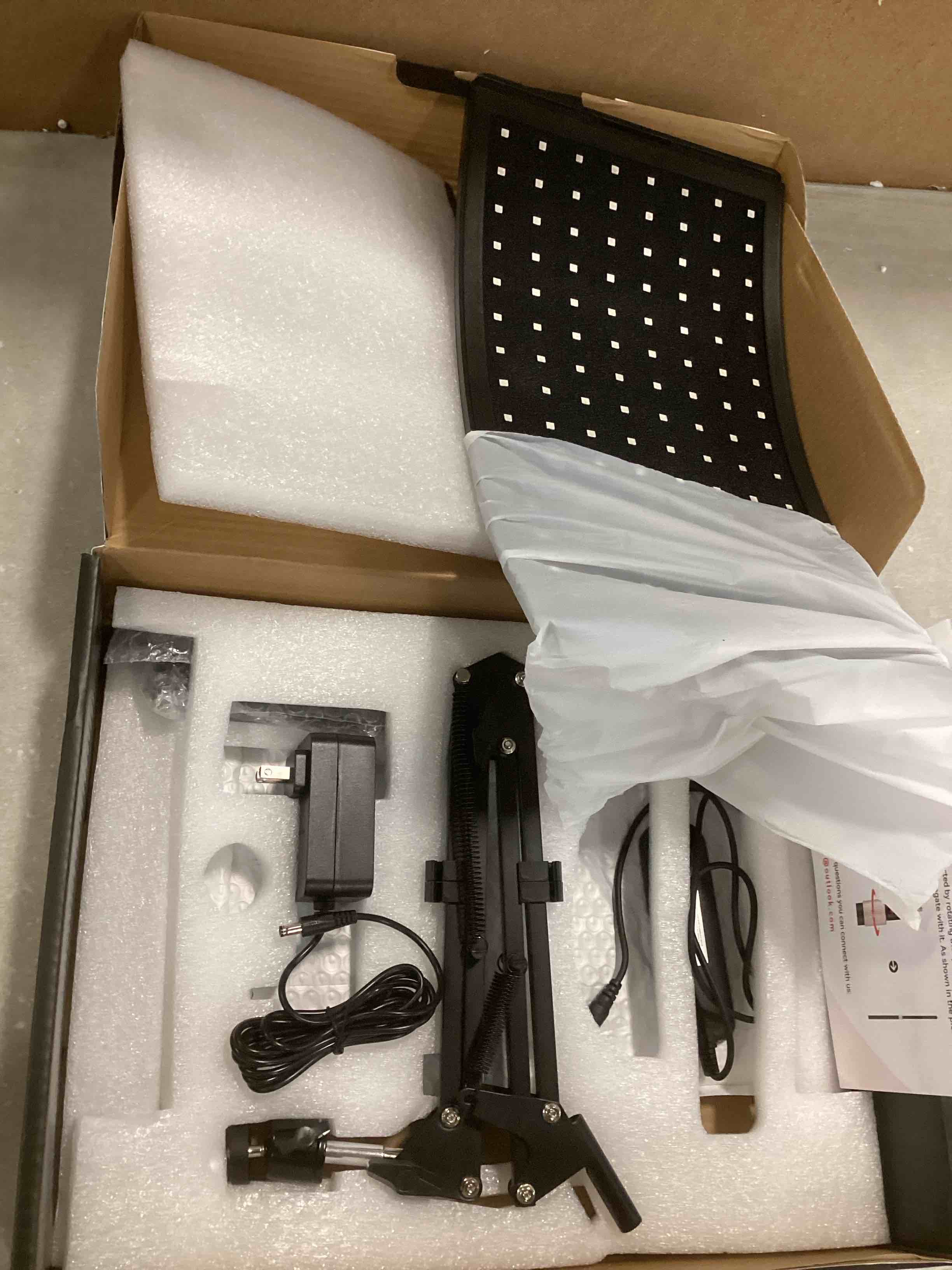 https://s3.amazonaws.com/lotting-images-prod/bidfta/PNK1380719_1734635351526.jpeg