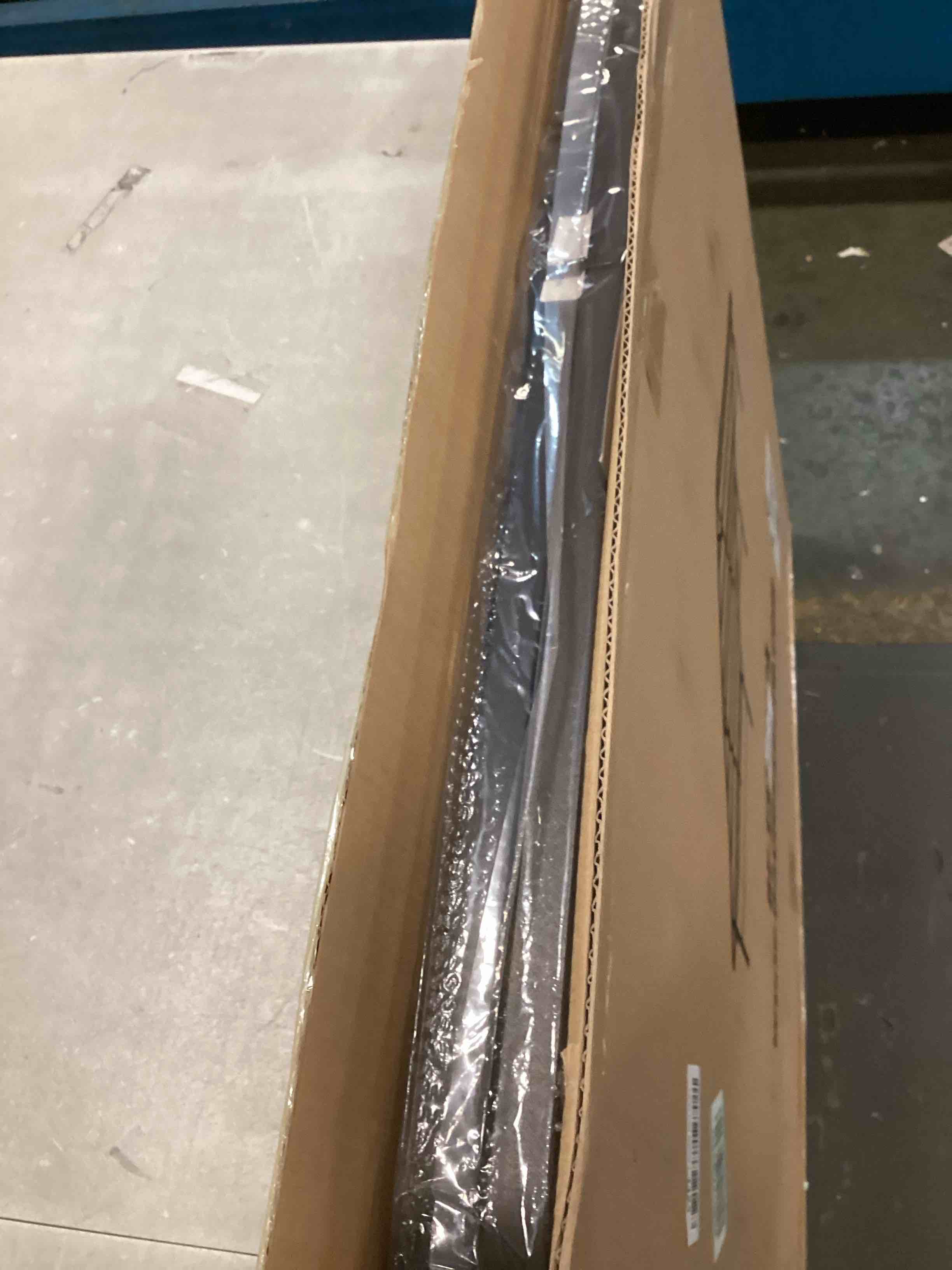 https://s3.amazonaws.com/lotting-images-prod/bidfta/PNK1380721_1734635853944.jpeg