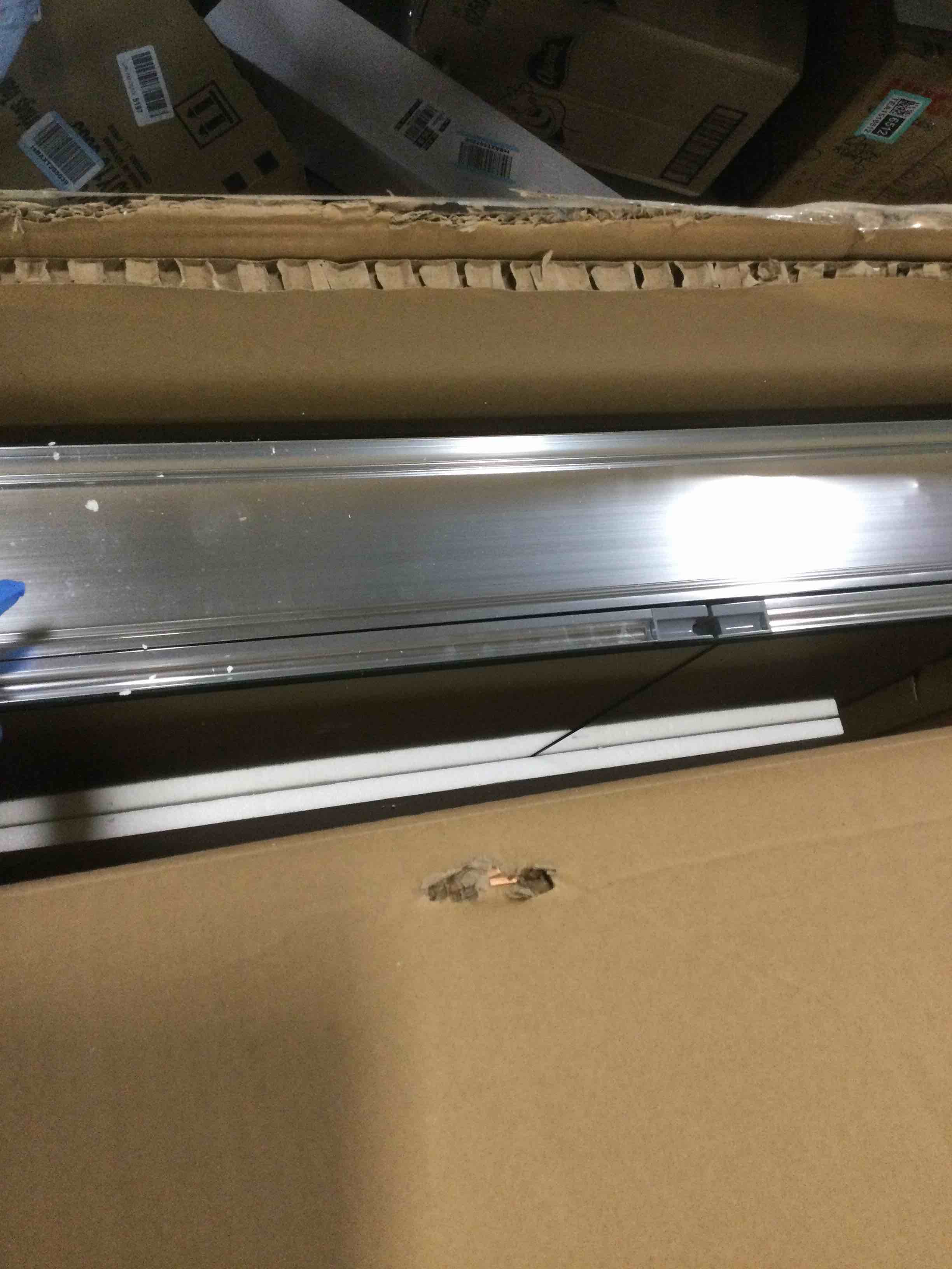 https://s3.amazonaws.com/lotting-images-prod/bidfta/PNK1380825_1734704403121.jpeg