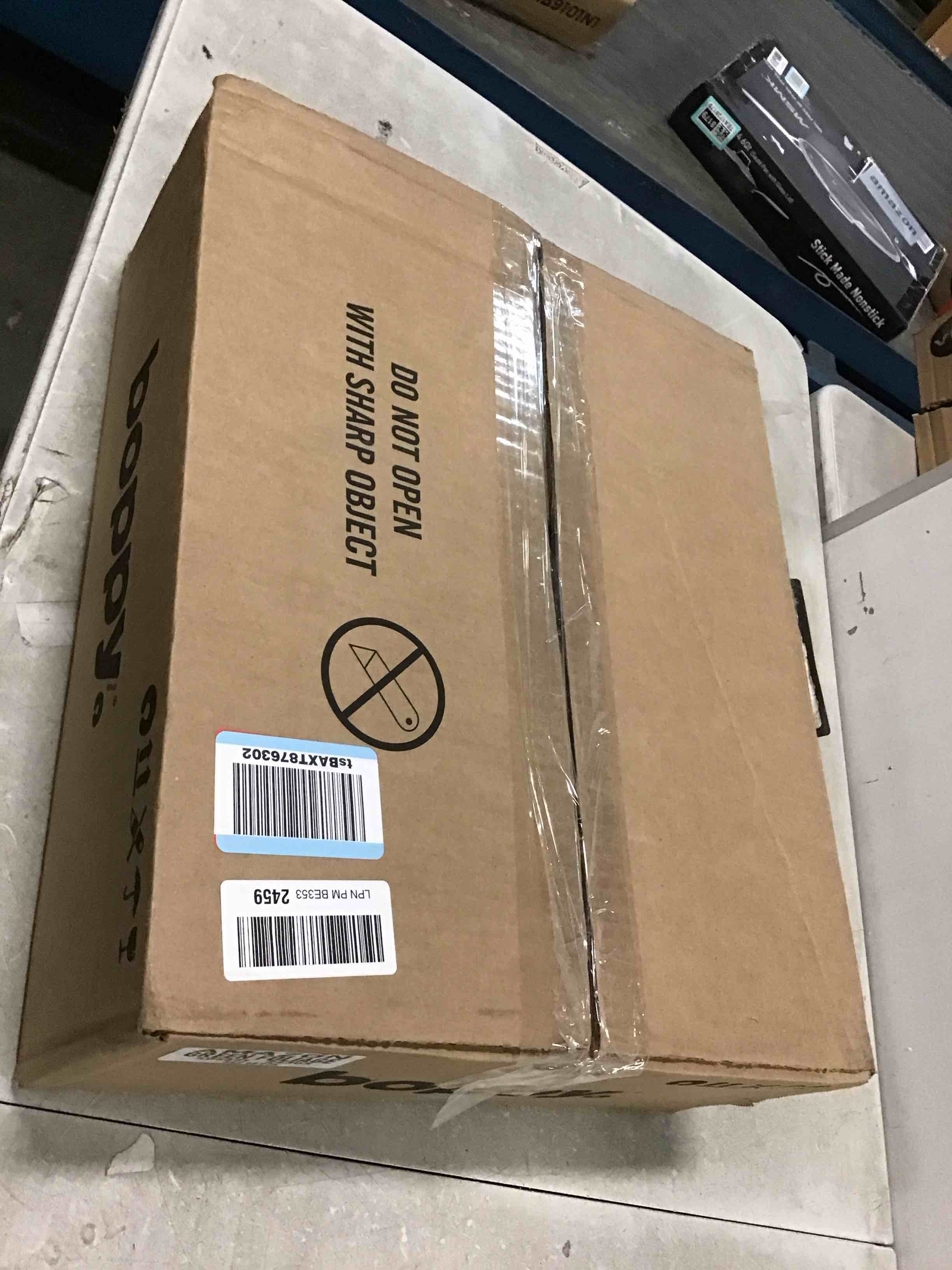 https://s3.amazonaws.com/lotting-images-prod/bidfta/PNK1380906_1734721995701.jpeg