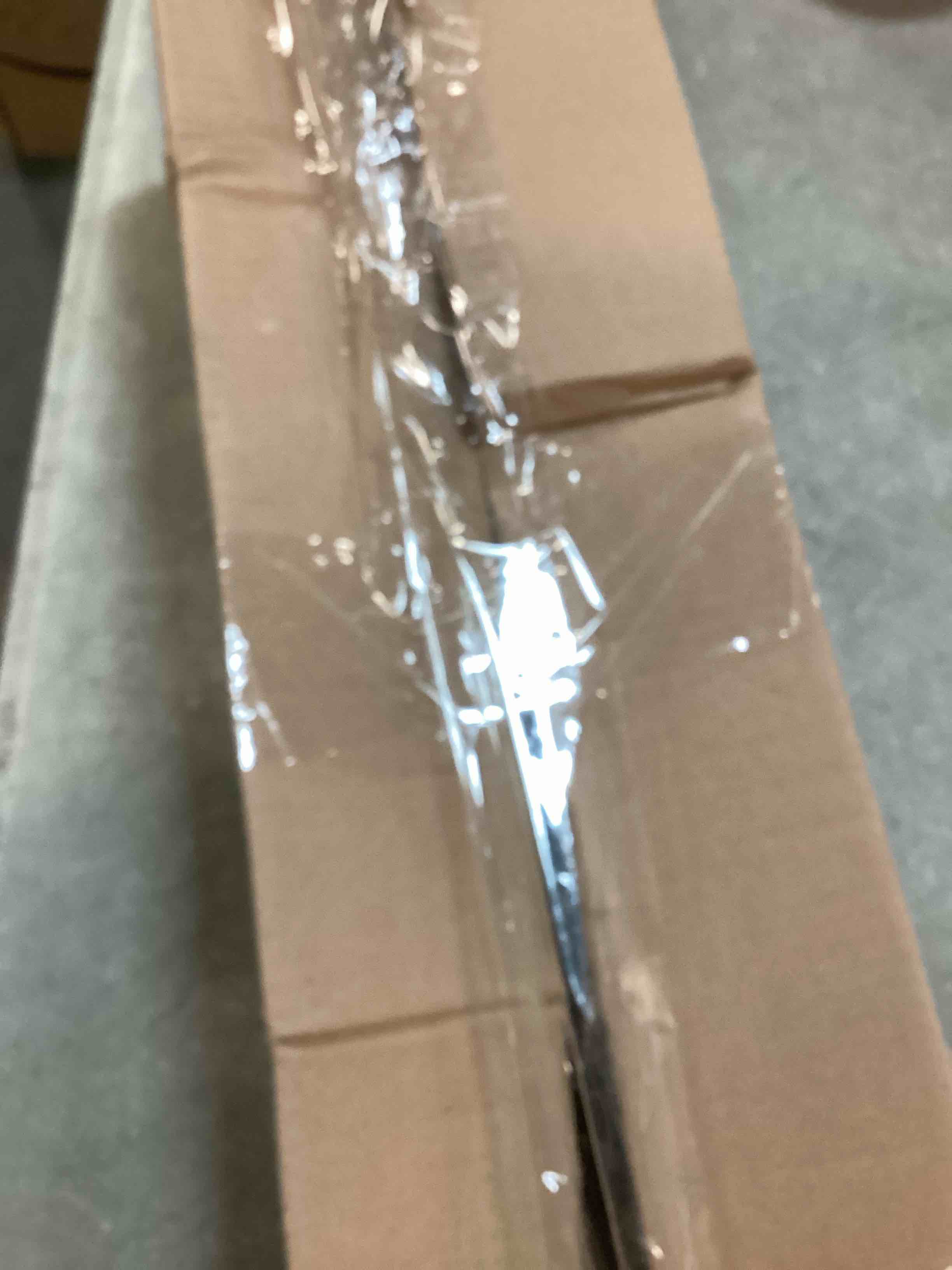 https://s3.amazonaws.com/lotting-images-prod/bidfta/PNK1381210_1732741546296.jpeg
