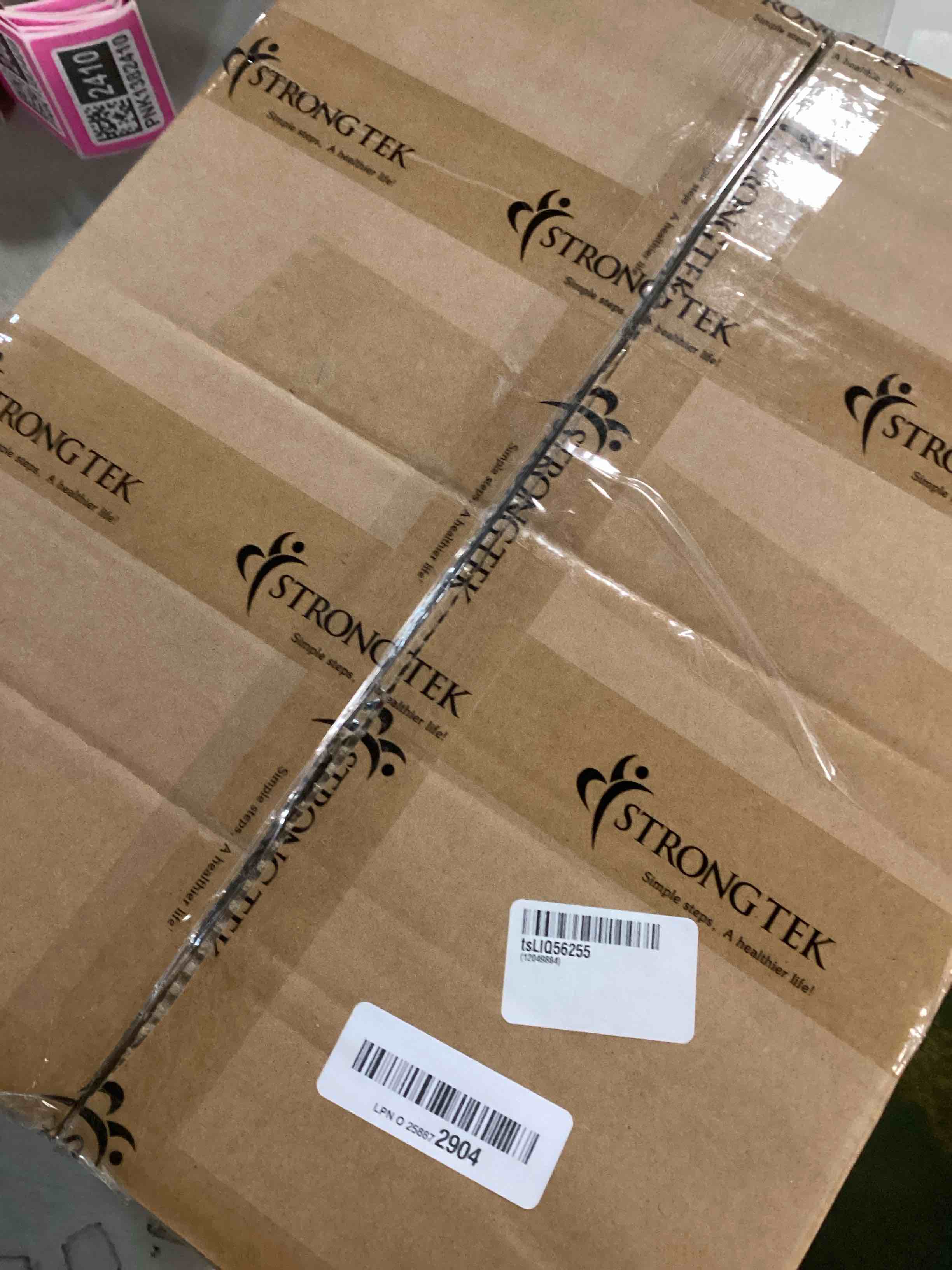 https://s3.amazonaws.com/lotting-images-prod/bidfta/PNK1382397_1733489973403.jpeg