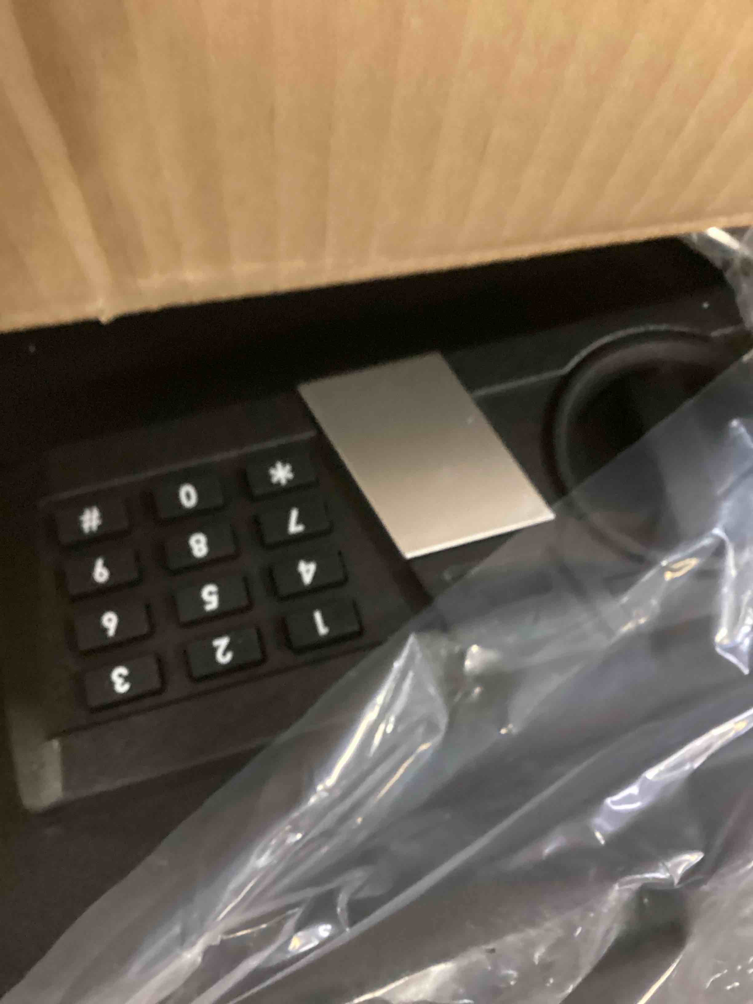 https://s3.amazonaws.com/lotting-images-prod/bidfta/PNK1382771_1733764336040.jpeg