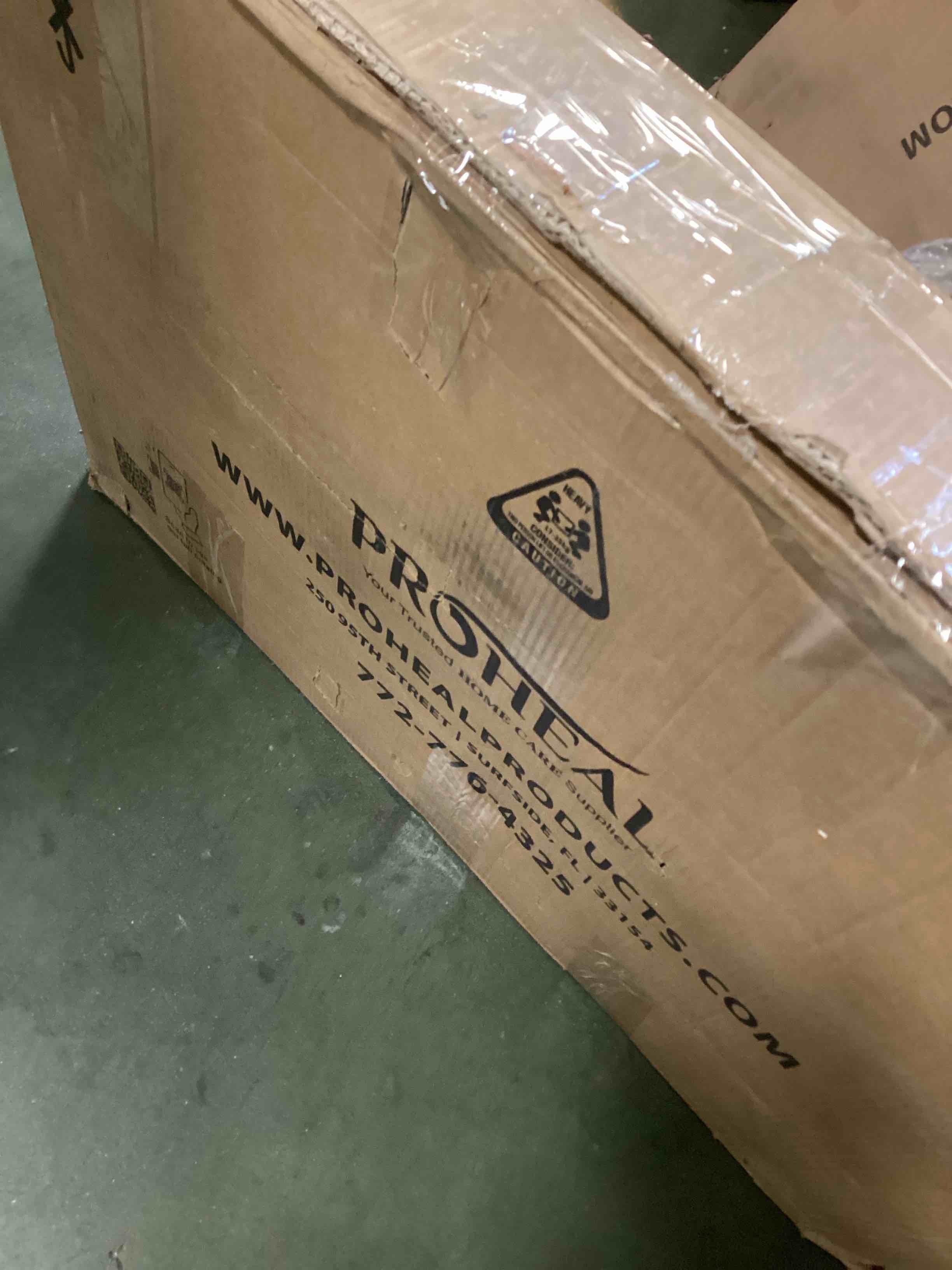 https://s3.amazonaws.com/lotting-images-prod/bidfta/PNK1383019_1733847926501.jpeg
